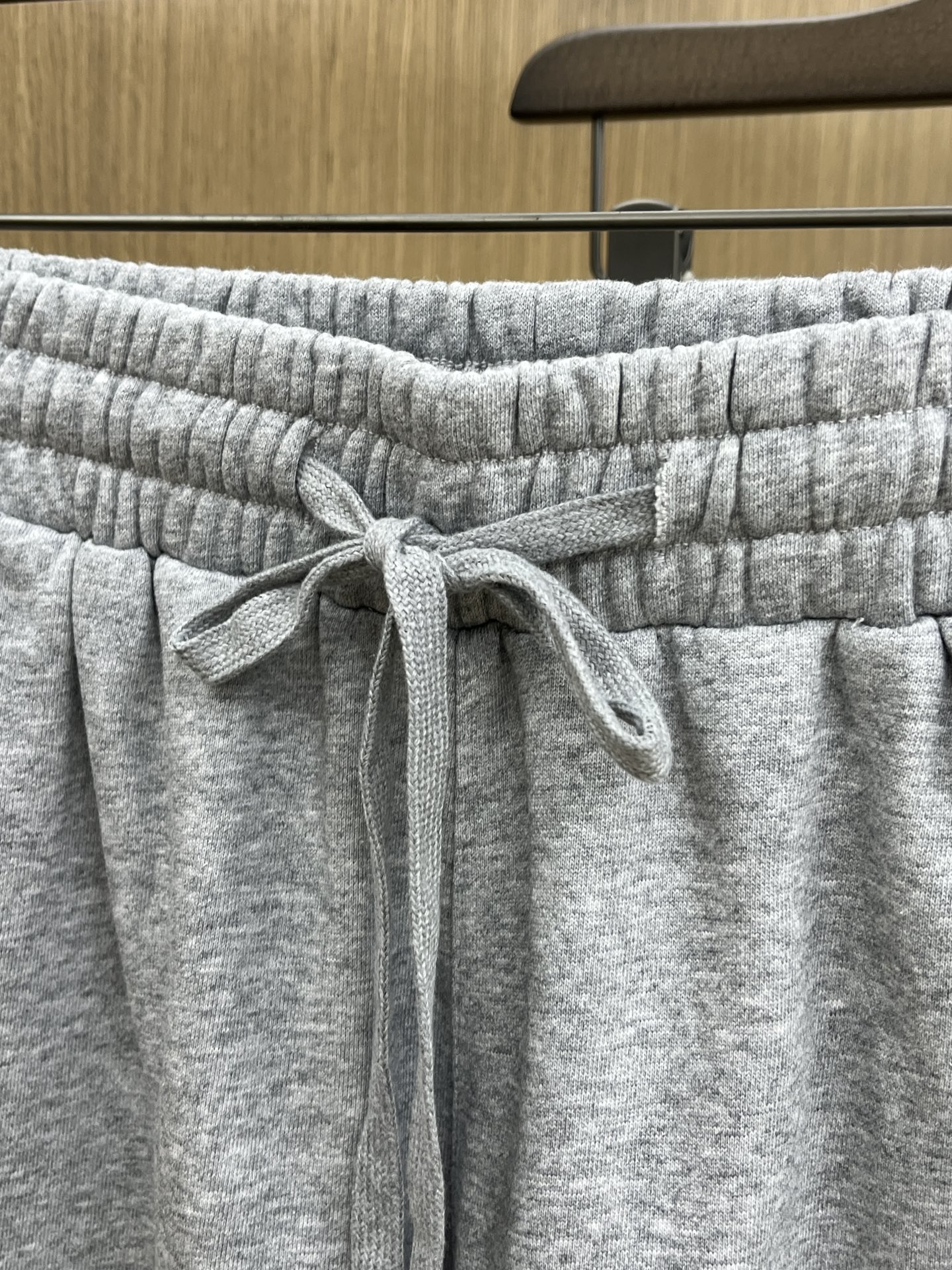 新品 Mon 🔥🔥新款休闲短裤～定制卫衣毛圈棉面料，柔软舒适亲肤感极佳，吸汗透气！品牌标志性刺绣LOGO