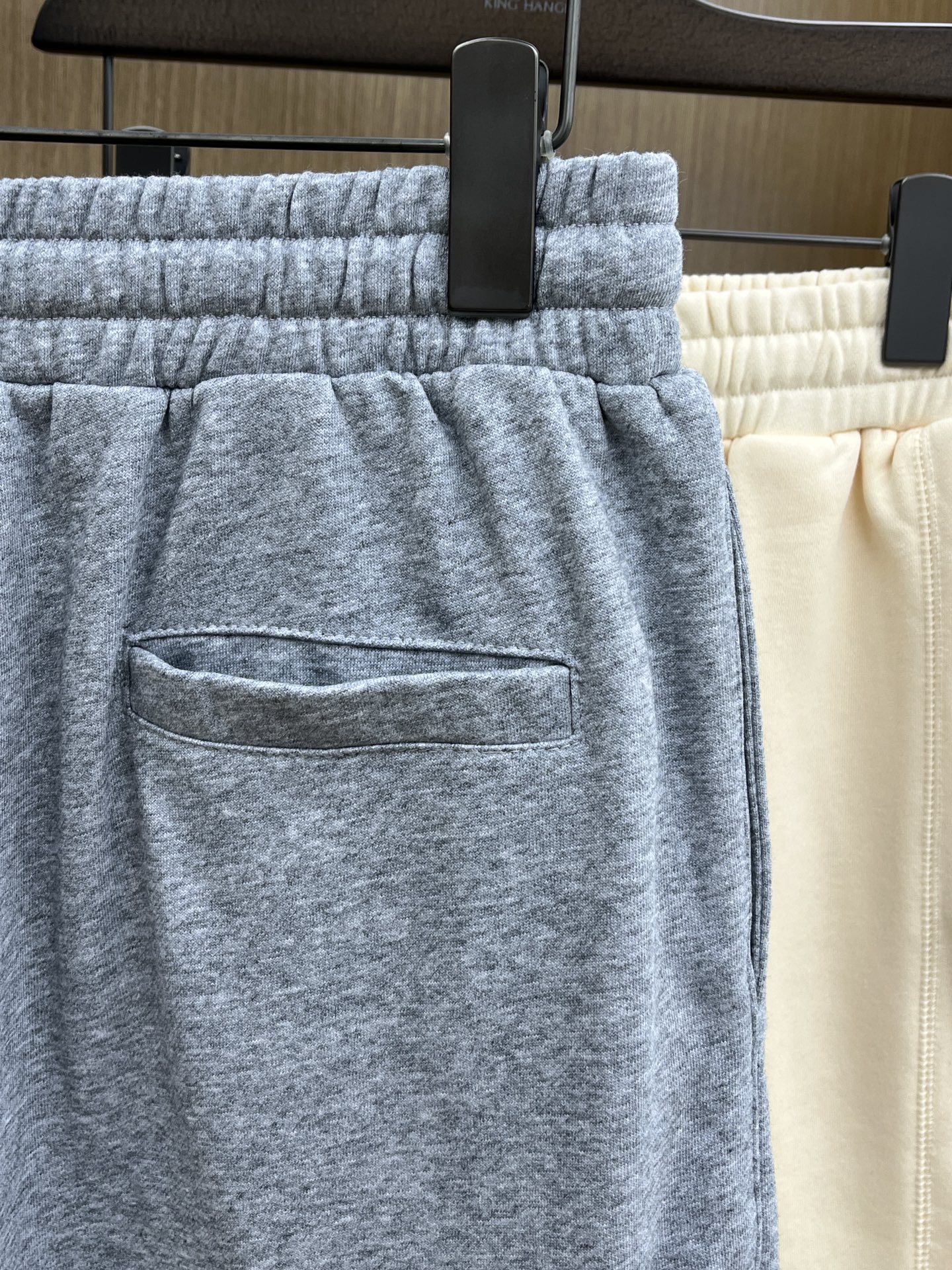 新品 Mon 🔥🔥新款休闲短裤～定制卫衣毛圈棉面料，柔软舒适亲肤感极佳，吸汗透气！品牌标志性刺绣LOGO