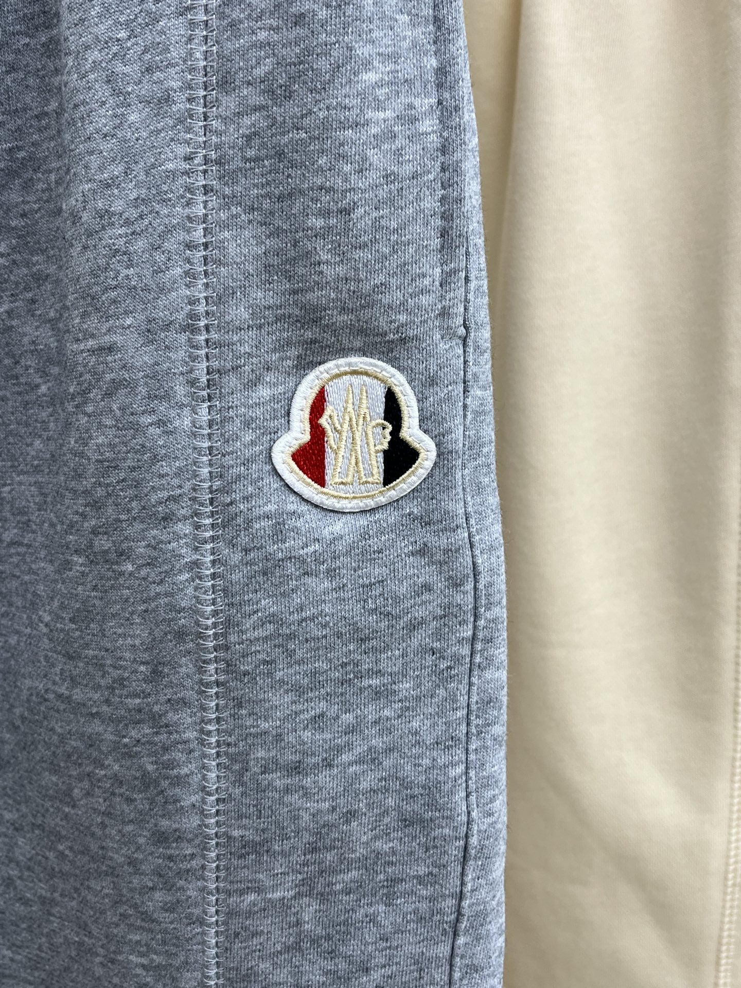 新品 Mon 🔥🔥新款休闲短裤～定制卫衣毛圈棉面料，柔软舒适亲肤感极佳，吸汗透气！品牌标志性刺绣LOGO