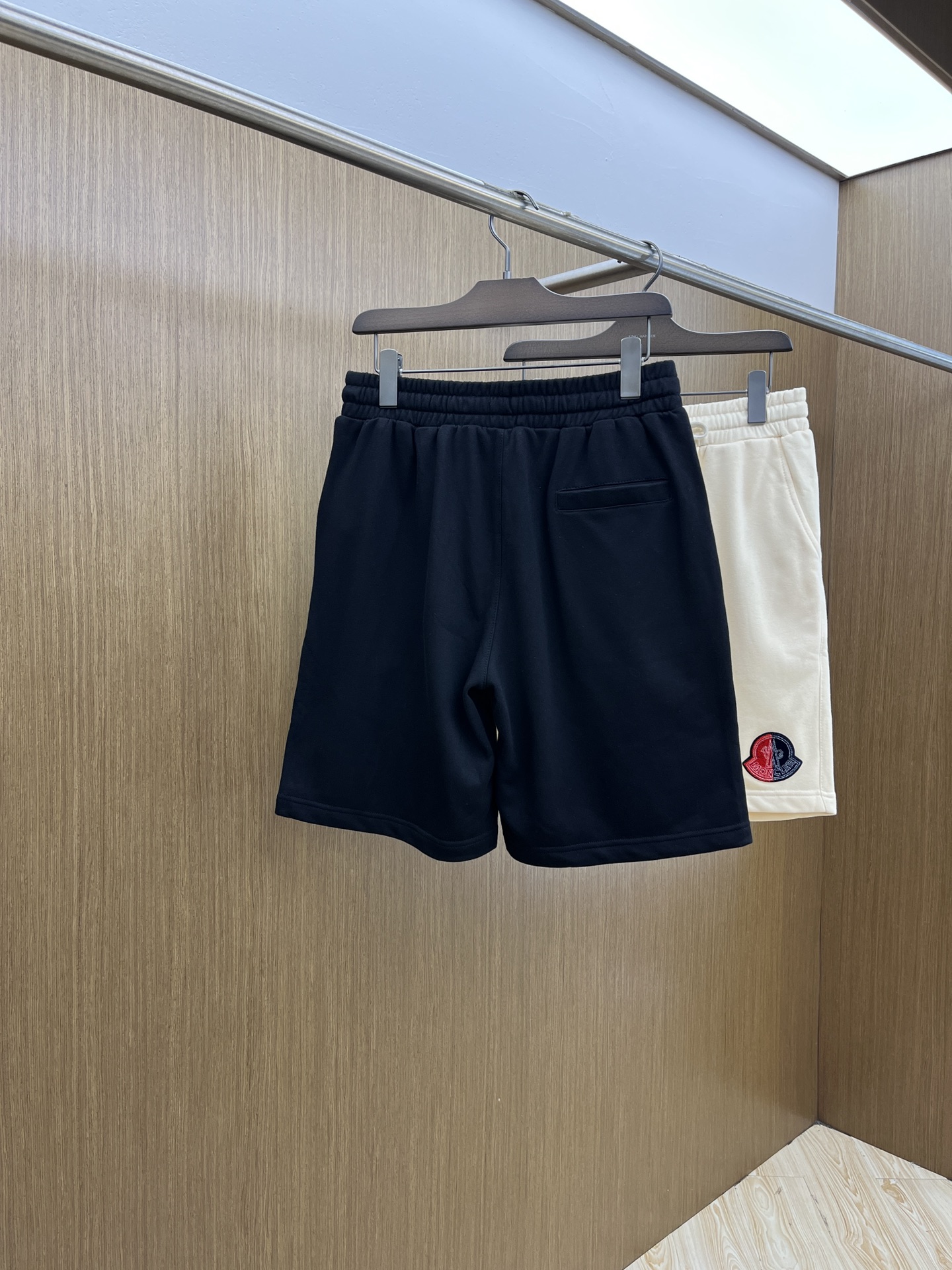新品 Mon 🔥🔥新款休闲短裤～定制卫衣毛圈棉面料，柔软舒适亲肤感极佳，吸汗透气！品牌标志性刺绣LOGO