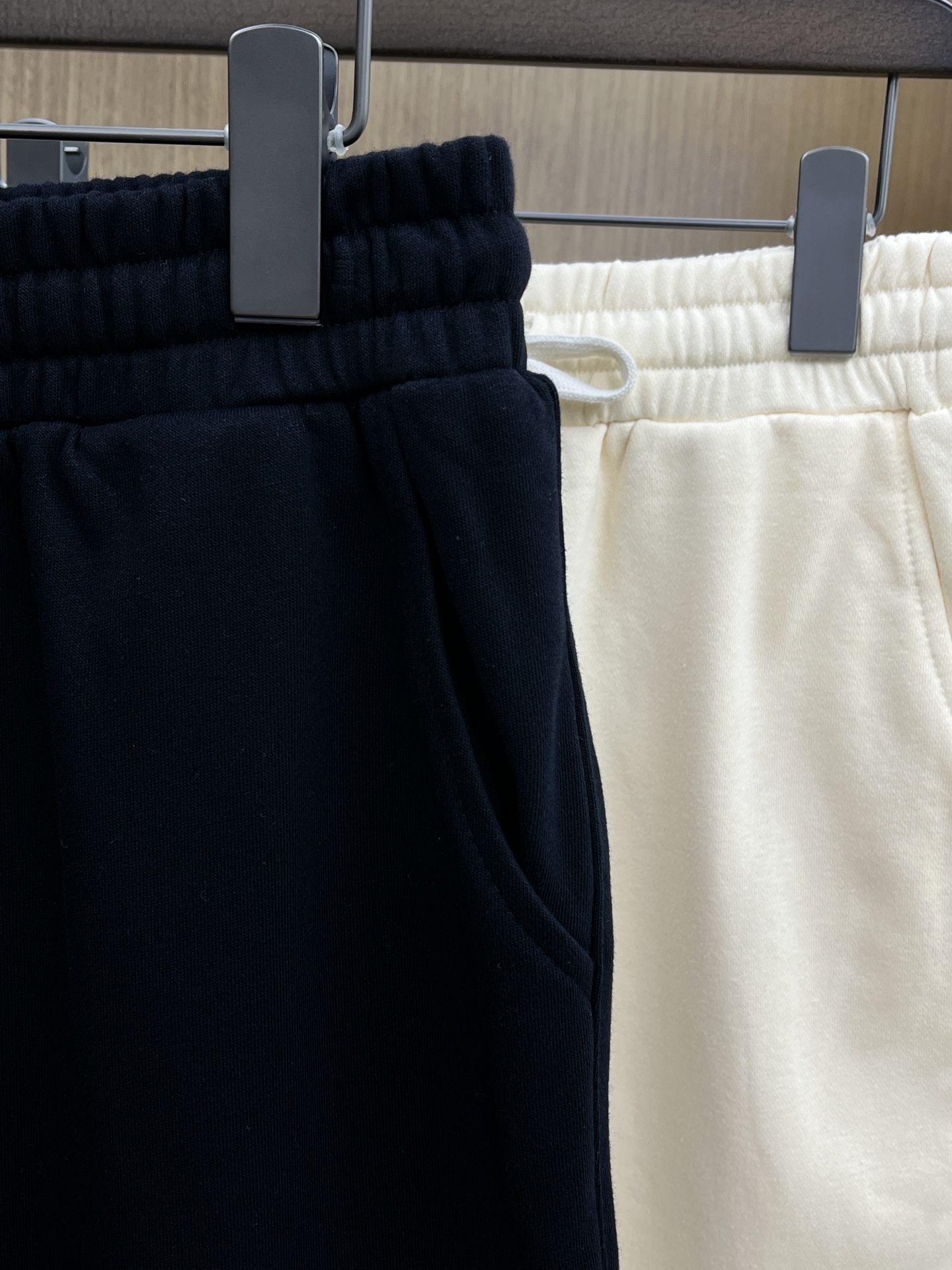 新品 Mon 🔥🔥新款休闲短裤～定制卫衣毛圈棉面料，柔软舒适亲肤感极佳，吸汗透气！品牌标志性刺绣LOGO