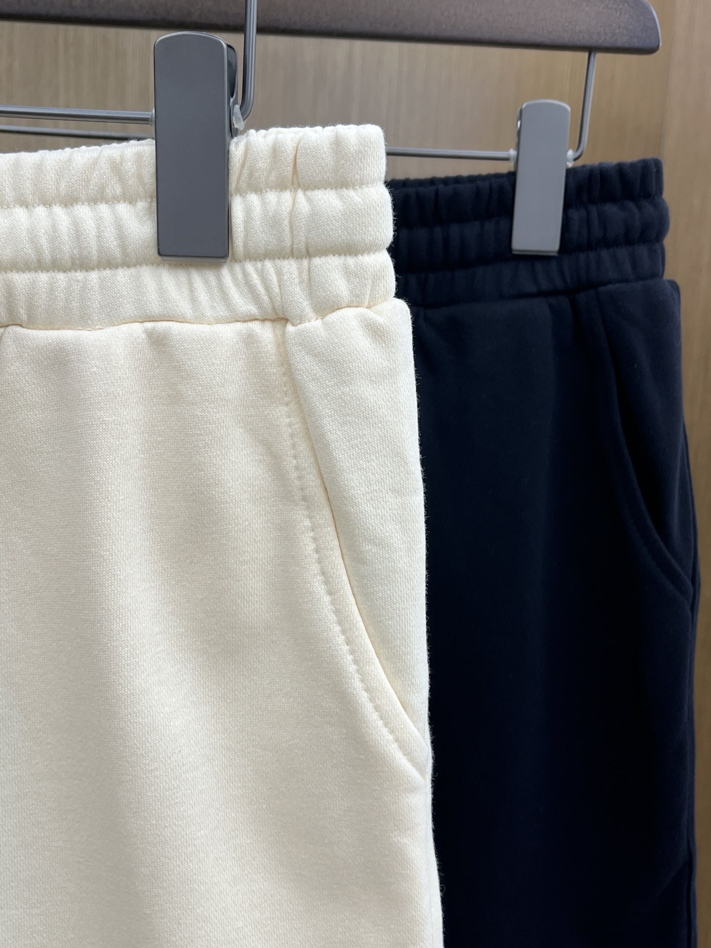 新品 Mon 🔥🔥新款休闲短裤～定制卫衣毛圈棉面料，柔软舒适亲肤感极佳，吸汗透气！品牌标志性刺绣LOGO