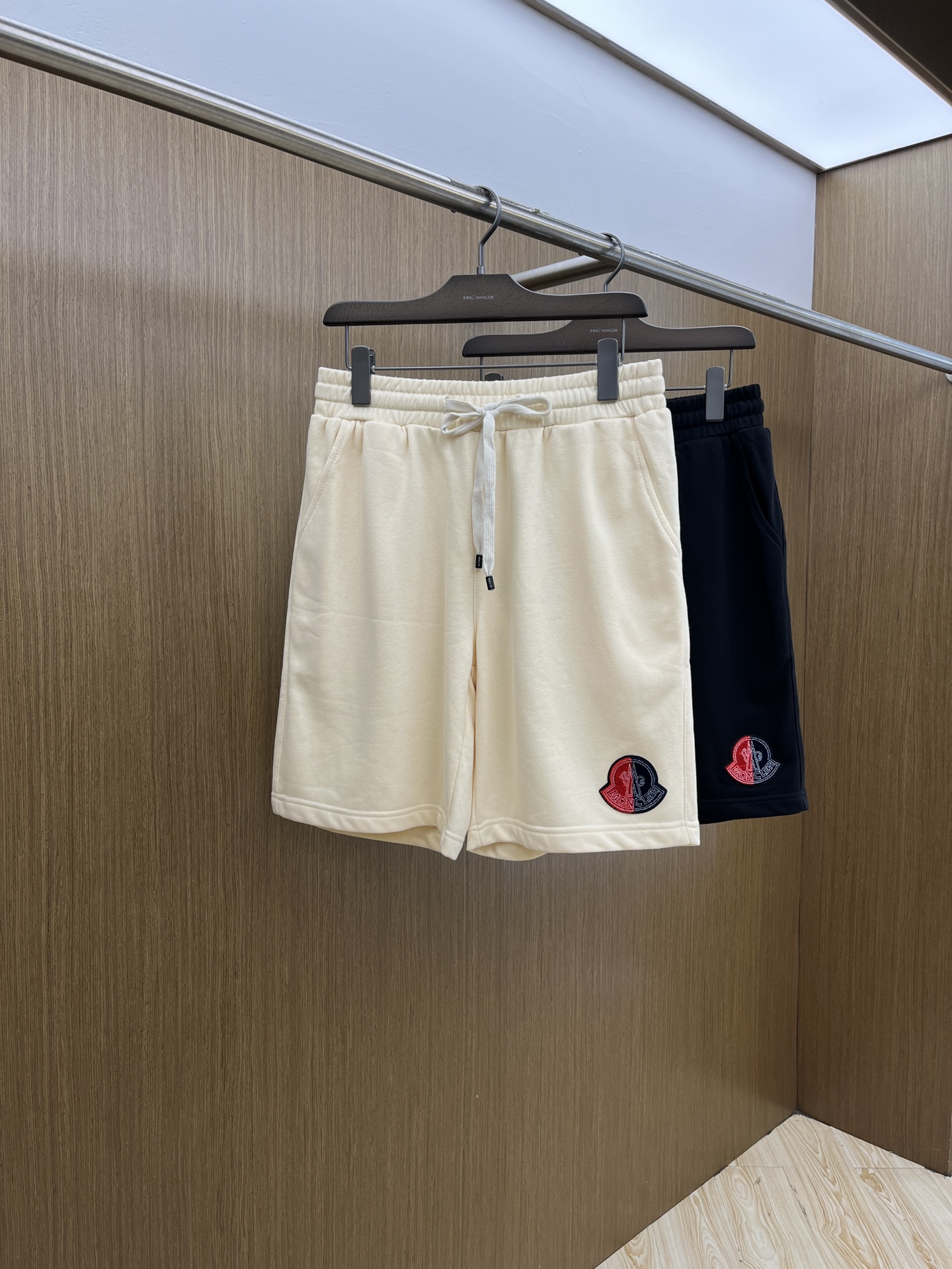 新品 Mon 🔥🔥新款休闲短裤～定制卫衣毛圈棉面料，柔软舒适亲肤感极佳，吸汗透气！品牌标志性刺绣LOGO