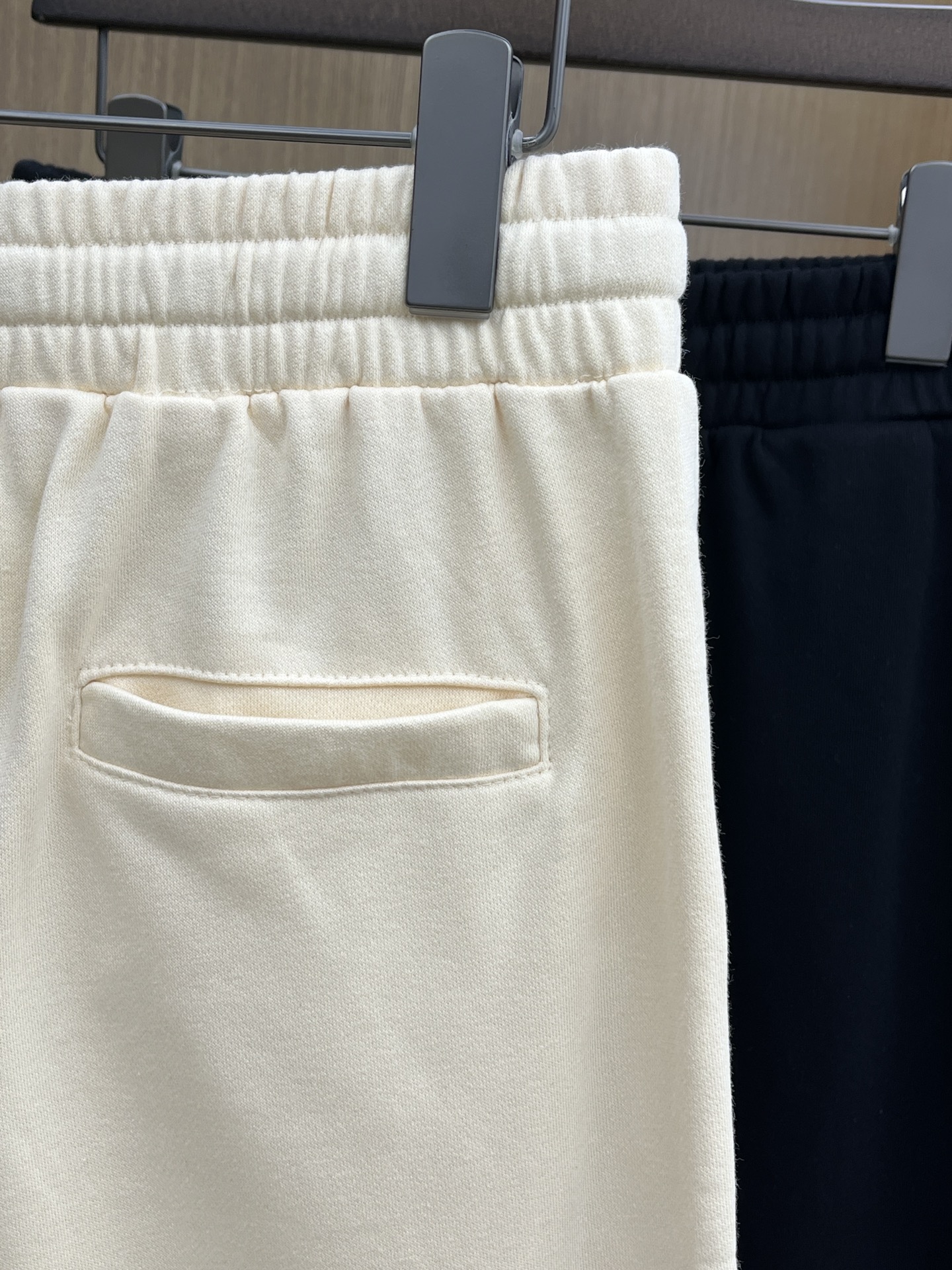 新品 Mon 🔥🔥新款休闲短裤～定制卫衣毛圈棉面料，柔软舒适亲肤感极佳，吸汗透气！品牌标志性刺绣LOGO