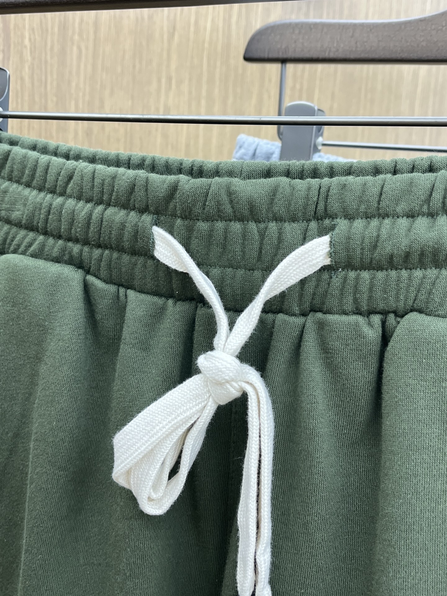 新品 Mon 🔥🔥新款休闲短裤～定制卫衣毛圈棉面料，柔软舒适亲肤感极佳，吸汗透气！品牌标志性刺绣LOGO