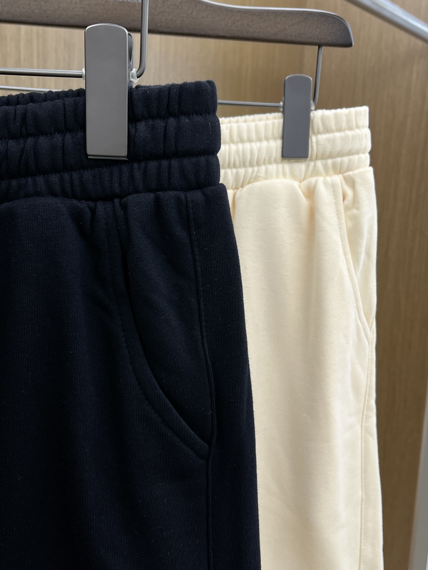 新品 Mon 🔥🔥新款休闲短裤～定制卫衣毛圈棉面料，柔软舒适亲肤感极佳，吸汗透气！品牌标志性刺绣LOGO