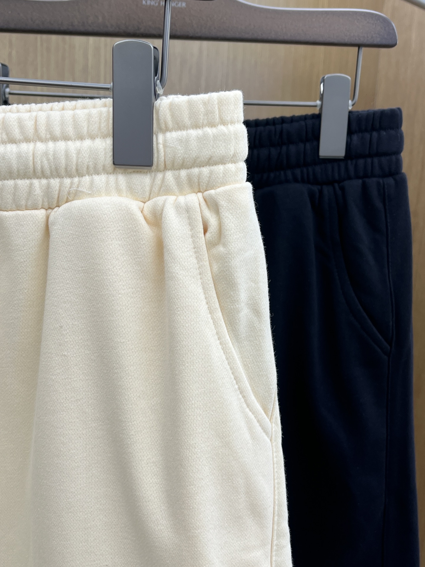 新品 Mon 🔥🔥新款休闲短裤～定制卫衣毛圈棉面料，柔软舒适亲肤感极佳，吸汗透气！品牌标志性刺绣LOGO