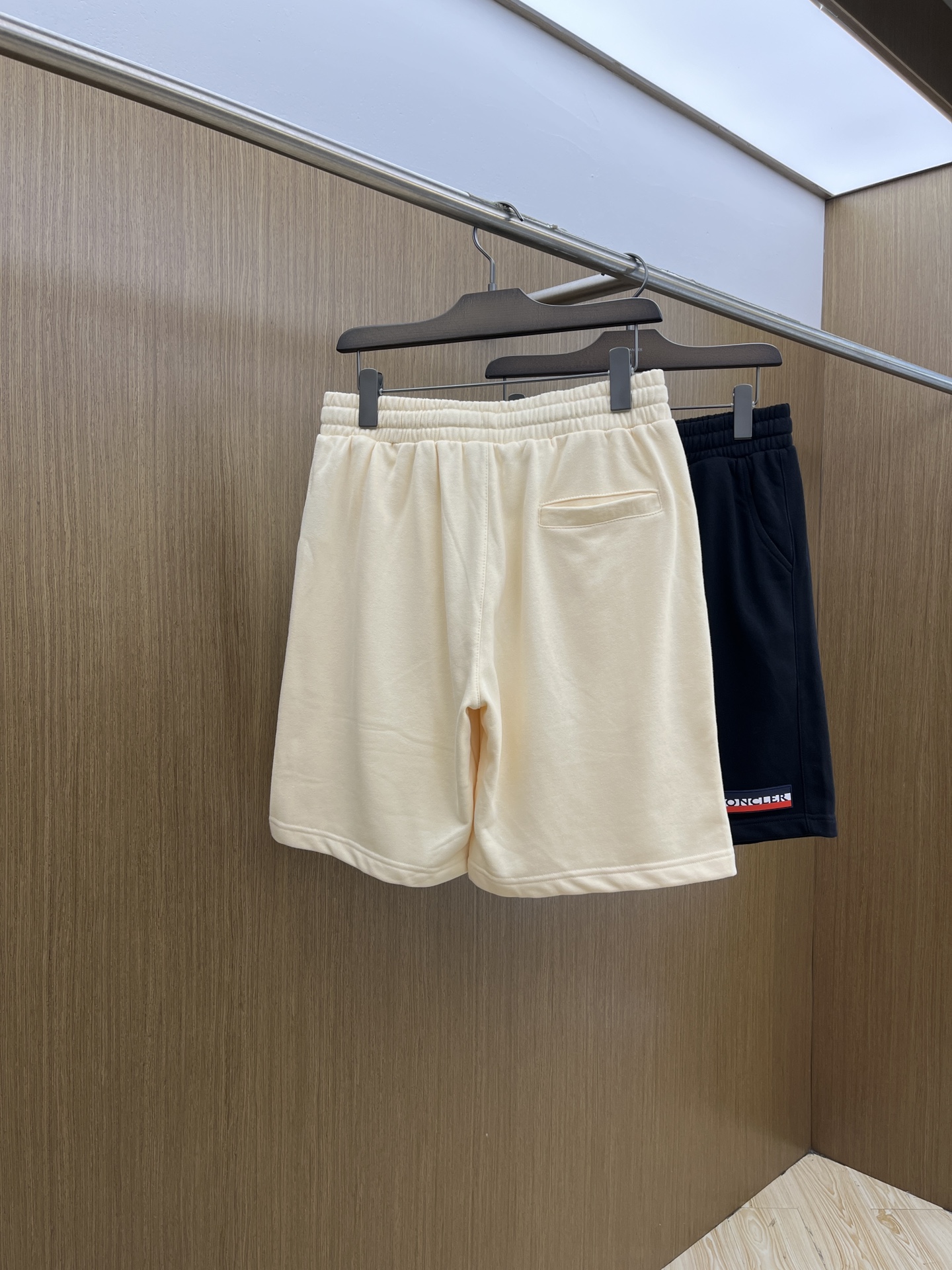 新品 Mon 🔥🔥新款休闲短裤～定制卫衣毛圈棉面料，柔软舒适亲肤感极佳，吸汗透气！品牌标志性刺绣LOGO