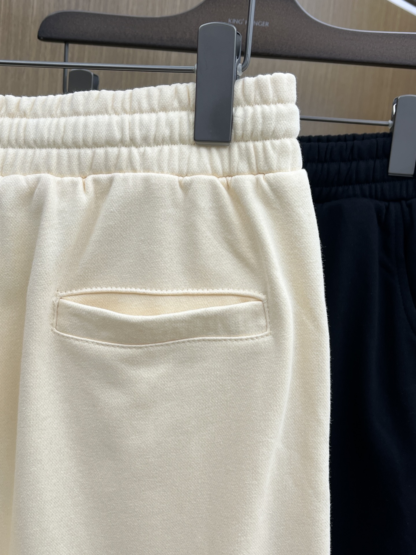 新品 Mon 🔥🔥新款休闲短裤～定制卫衣毛圈棉面料，柔软舒适亲肤感极佳，吸汗透气！品牌标志性刺绣LOGO