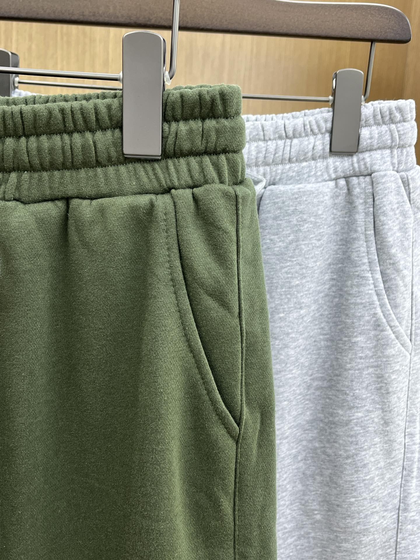 新品 Mon 🔥🔥新款休闲短裤～定制卫衣毛圈棉面料，柔软舒适亲肤感极佳，吸汗透气！品牌标志性刺绣LOGO