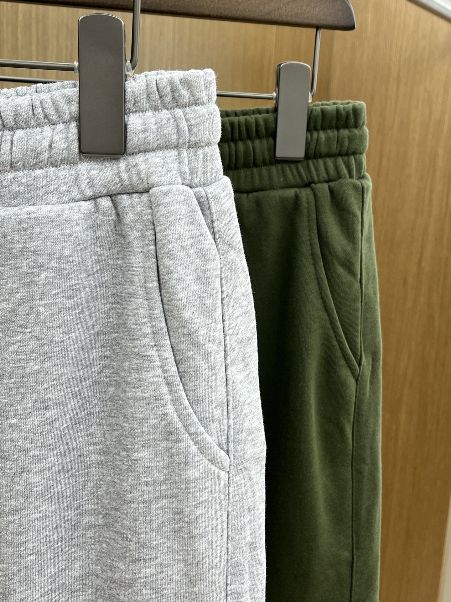 新品 Mon 🔥🔥新款休闲短裤～定制卫衣毛圈棉面料，柔软舒适亲肤感极佳，吸汗透气！品牌标志性刺绣LOGO