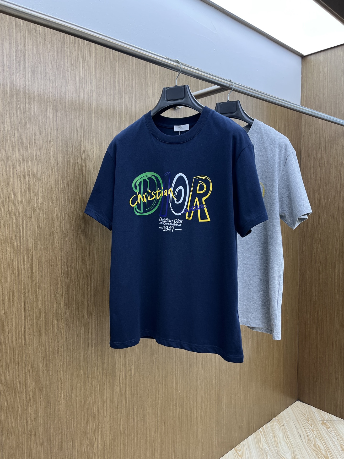 新品 CD 🔥🔥春夏新款男女同款👫短袖圆领T恤，极具个性高级风，标志logo印花工艺设计！定制纯棉面料！