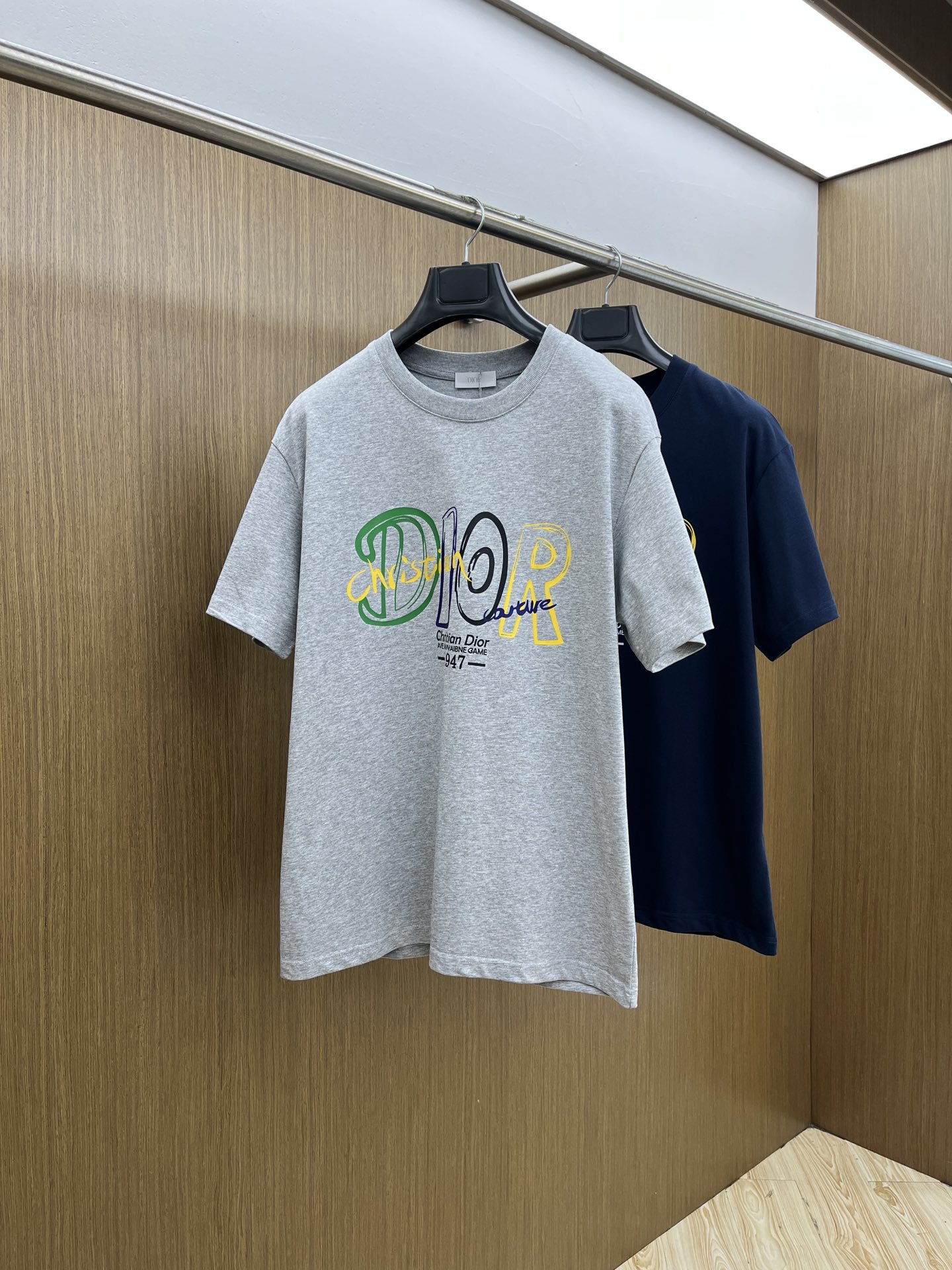 新品 CD 🔥🔥春夏新款男女同款👫短袖圆领T恤，极具个性高级风，标志logo印花工艺设计！定制纯棉面料！