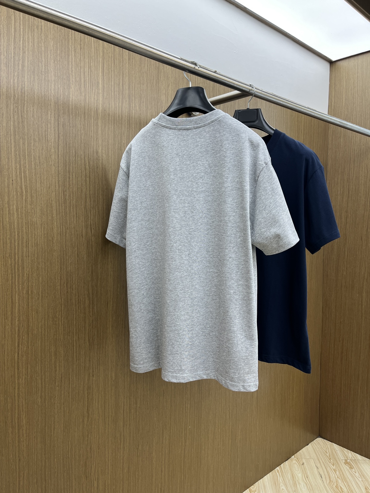 新品 CD 🔥🔥春夏新款男女同款👫短袖圆领T恤，极具个性高级风，标志logo印花工艺设计！定制纯棉面料！