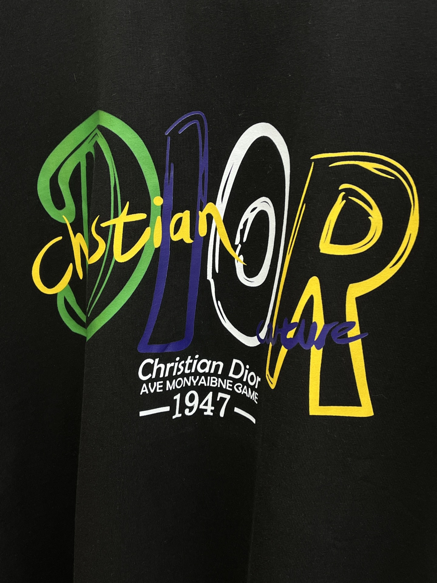 新品 CD 🔥🔥春夏新款男女同款👫短袖圆领T恤，极具个性高级风，标志logo印花工艺设计！定制纯棉面料！