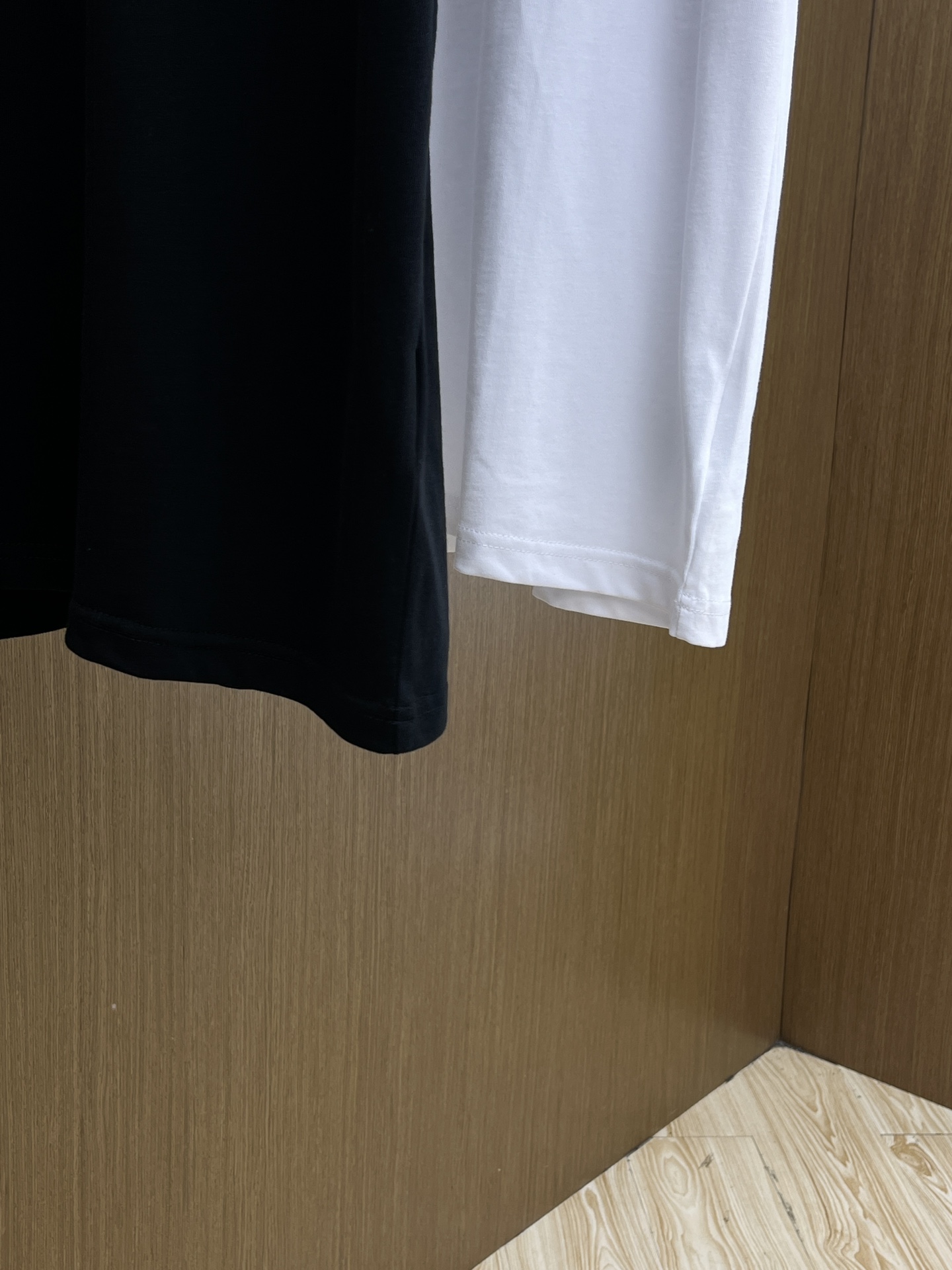 新品 CD 🔥🔥春夏新款男女同款👫短袖圆领T恤，极具个性高级风，标志logo印花工艺设计！定制纯棉面料！