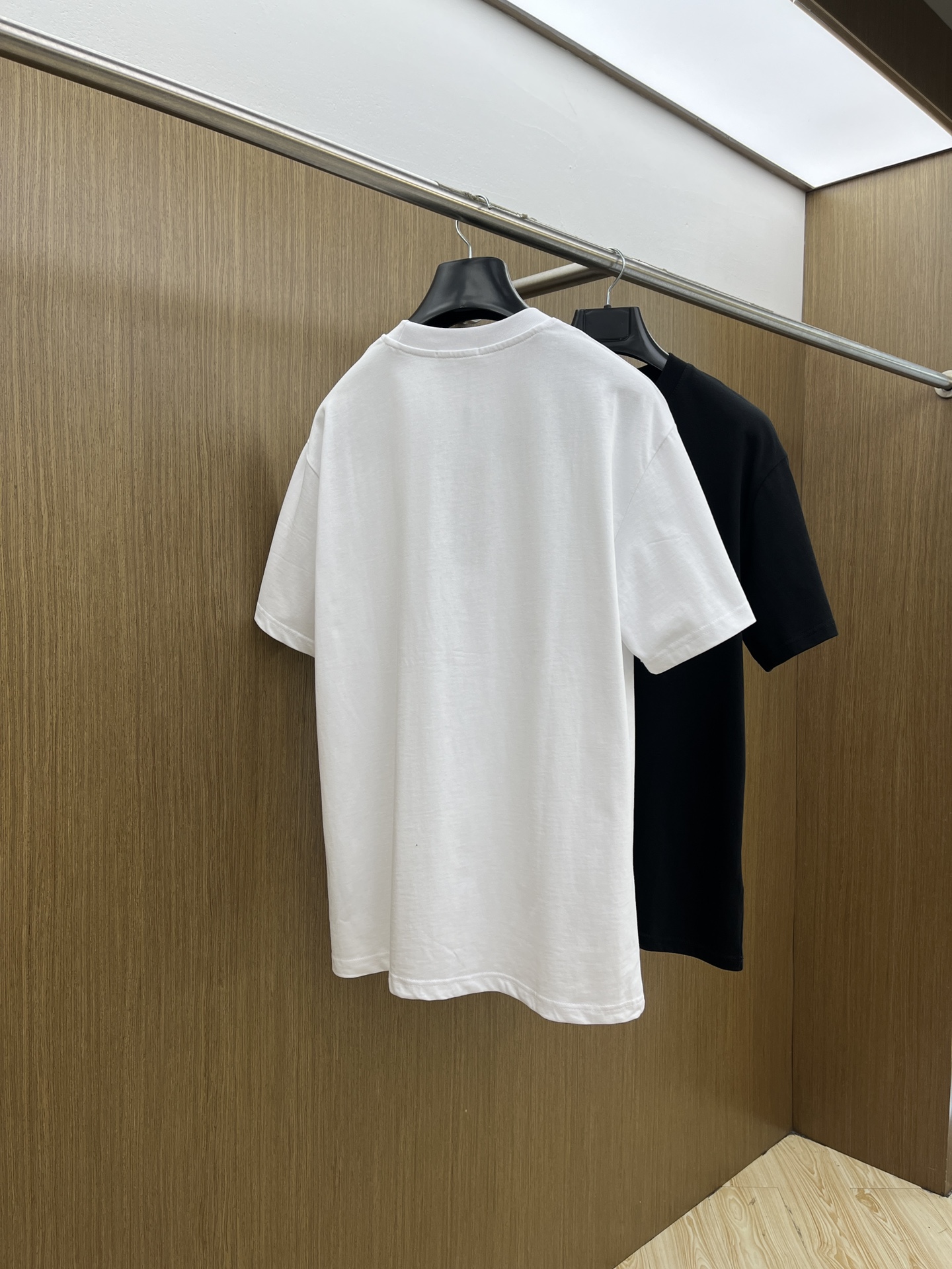 新品 CD 🔥🔥春夏新款男女同款👫短袖圆领T恤，极具个性高级风，标志logo印花工艺设计！定制纯棉面料！