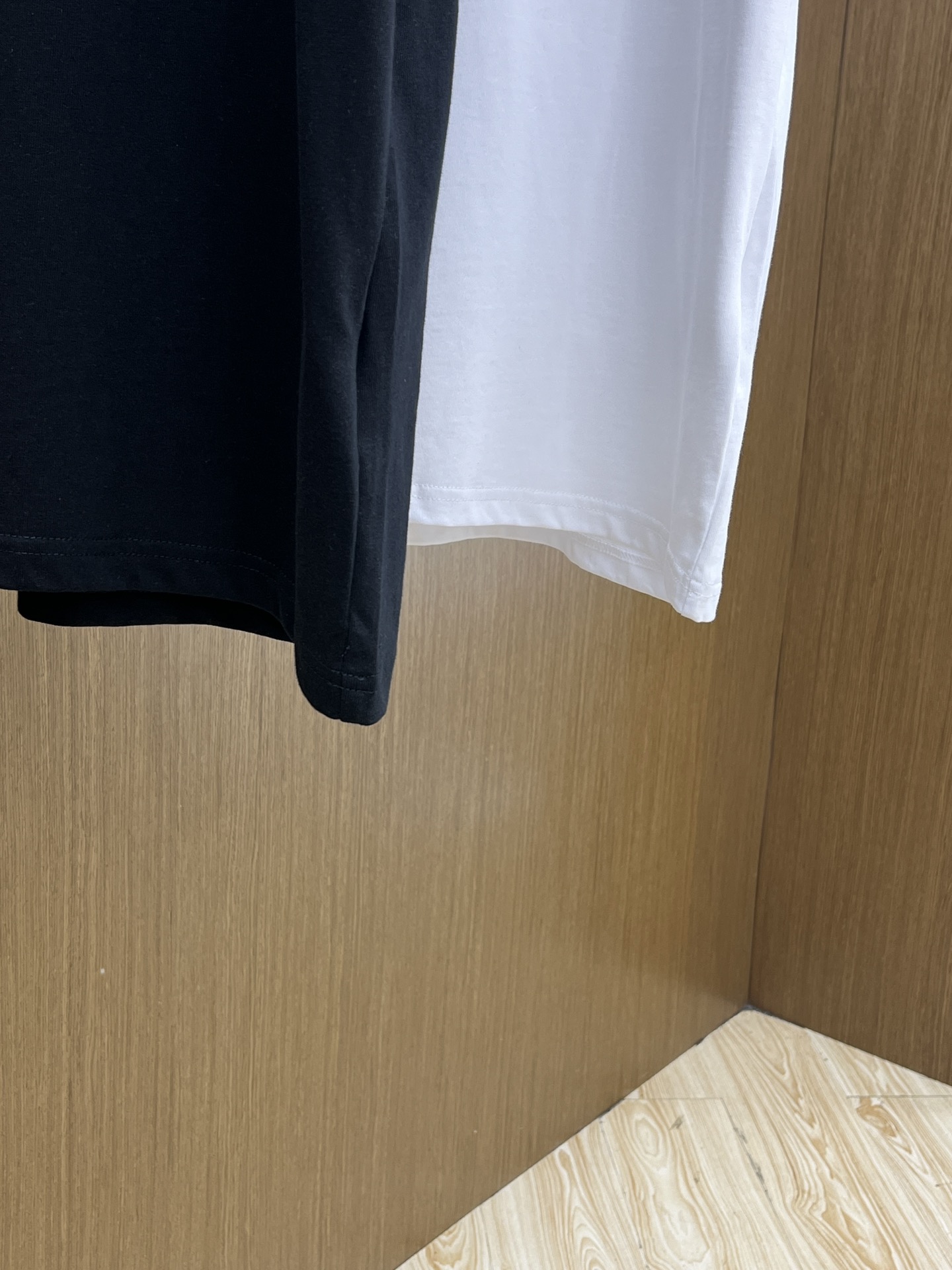 新品 Mon 🔥🔥春夏新款男女同款👫短袖圆领T恤，极具个性高级风，标志logo印花工艺设计！定制纯棉面料