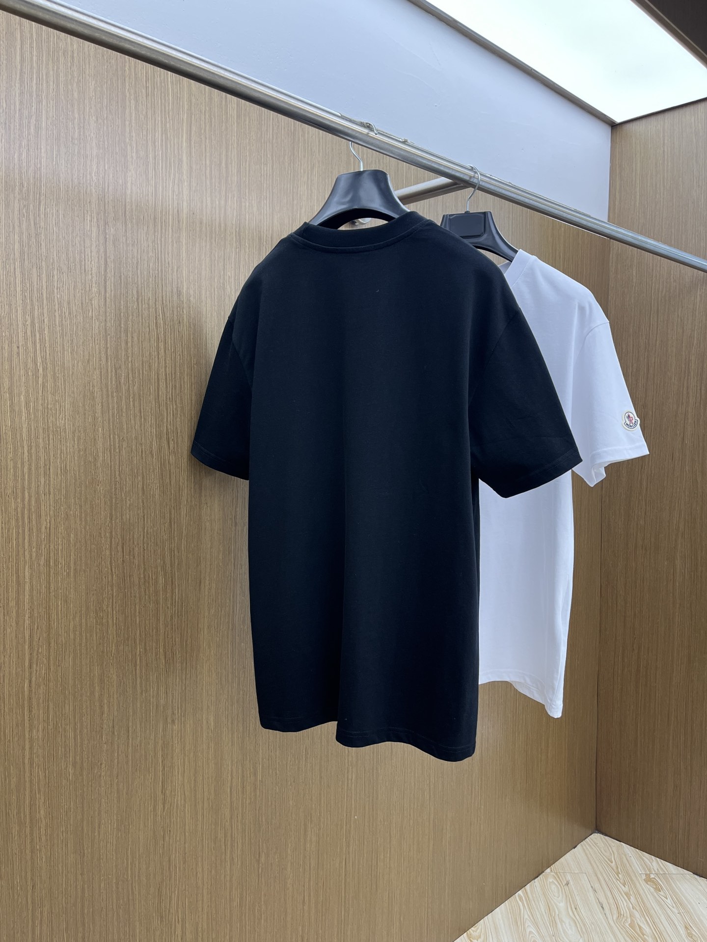 新品 Mon 🔥🔥春夏新款男女同款👫短袖圆领T恤，极具个性高级风，标志logo印花工艺设计！定制纯棉面料