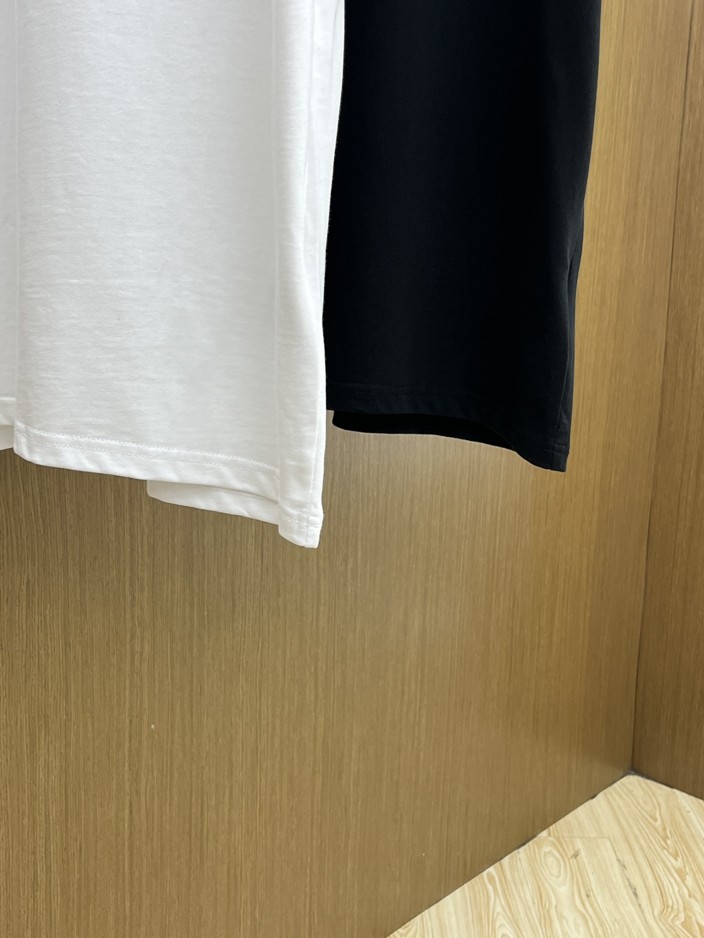 新品 Mon 🔥🔥春夏新款男女同款👫短袖圆领T恤，极具个性高级风，标志logo印花工艺设计！定制纯棉面料