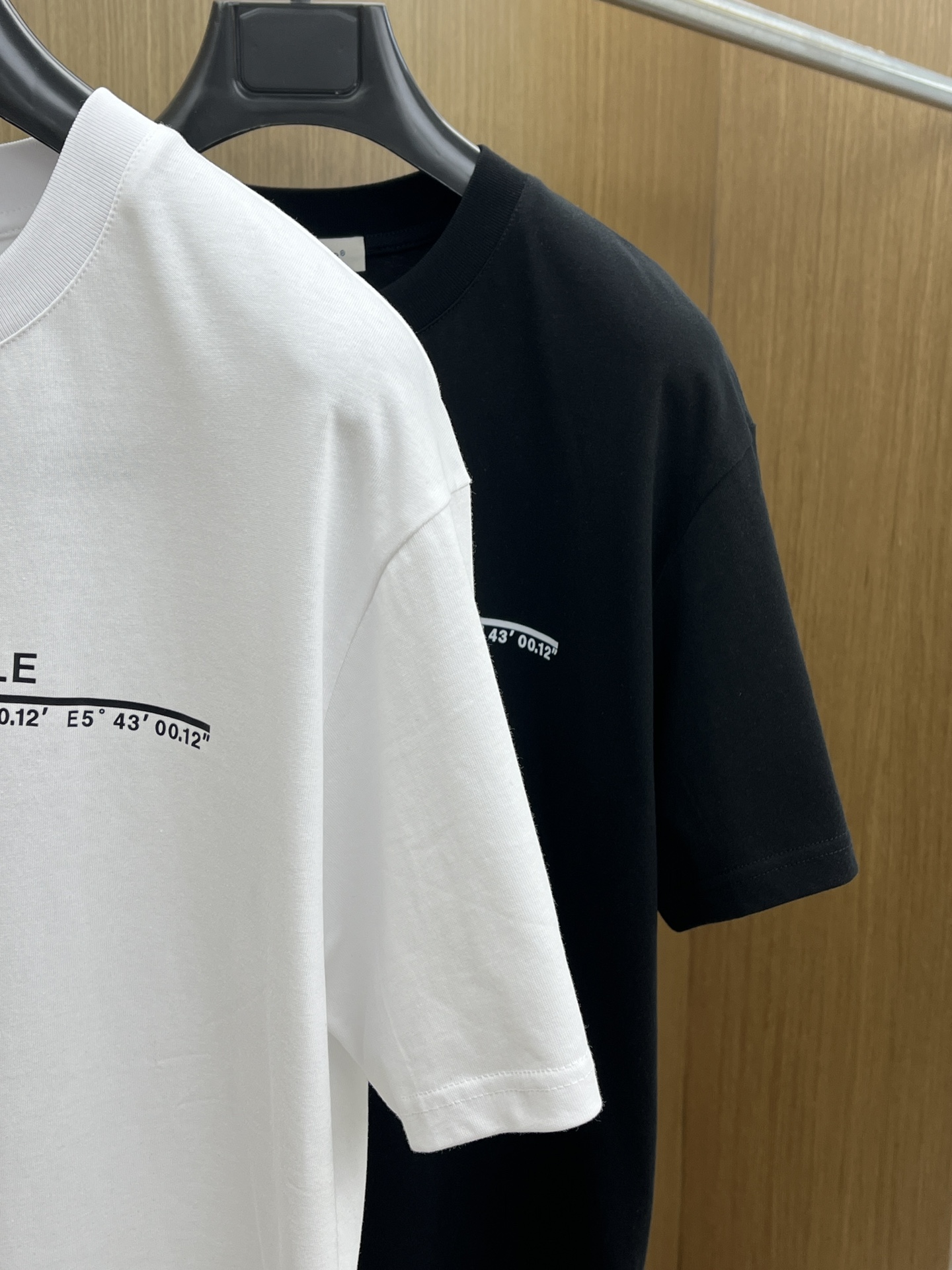 新品 Mon 🔥🔥春夏新款男女同款👫短袖圆领T恤，极具个性高级风，标志logo印花工艺设计！定制纯棉面料