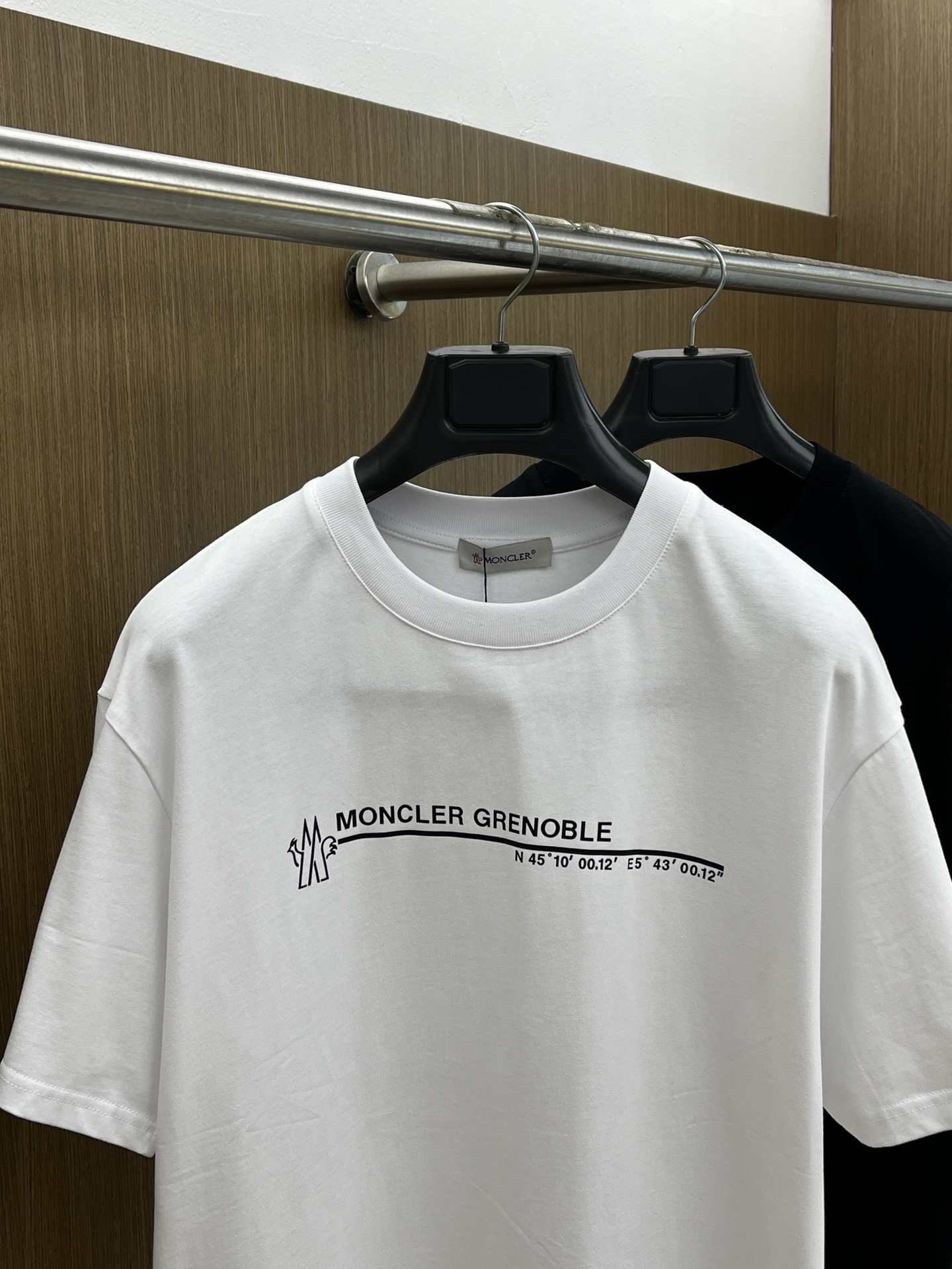 新品 Mon 🔥🔥春夏新款男女同款👫短袖圆领T恤，极具个性高级风，标志logo印花工艺设计！定制纯棉面料