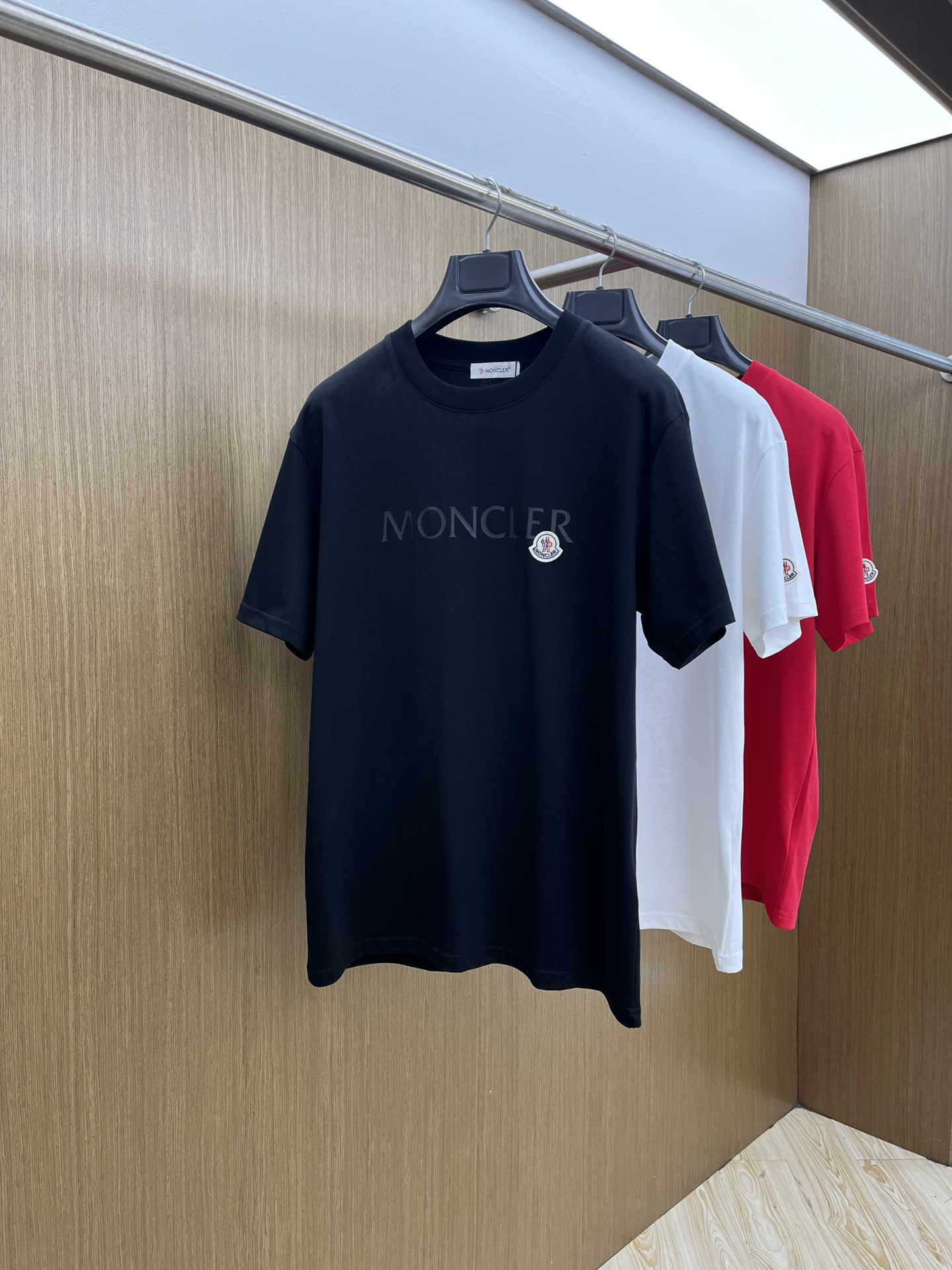 新品 Mon 🔥🔥春夏新款男女同款👫短袖圆领T恤，极具个性高级风，标志logo印花工艺设计！定制纯棉面料