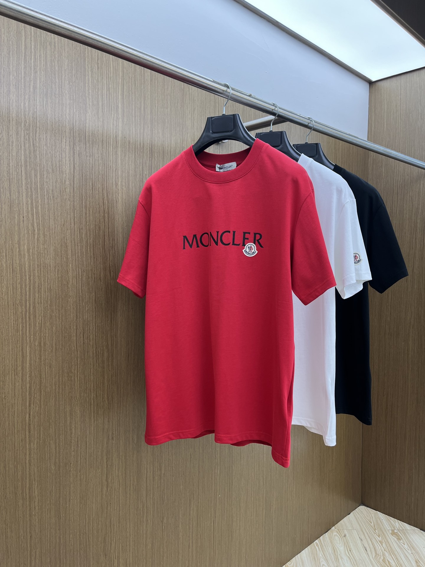 新品 Mon 🔥🔥春夏新款男女同款👫短袖圆领T恤，极具个性高级风，标志logo印花工艺设计！定制纯棉面料