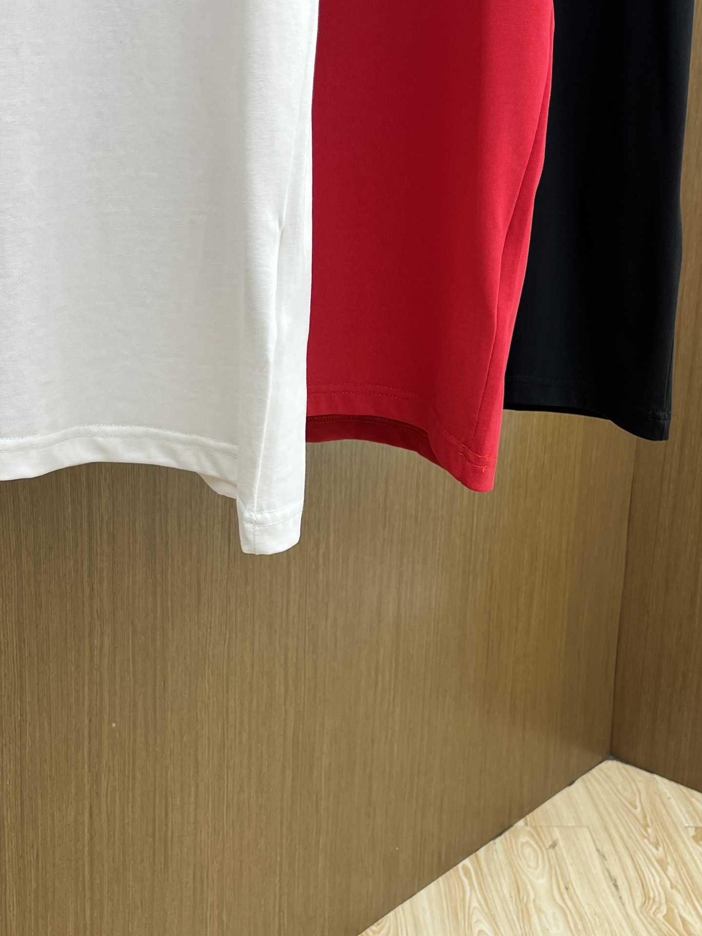 新品 Mon 🔥🔥春夏新款男女同款👫短袖圆领T恤，极具个性高级风，标志logo印花工艺设计！定制纯棉面料