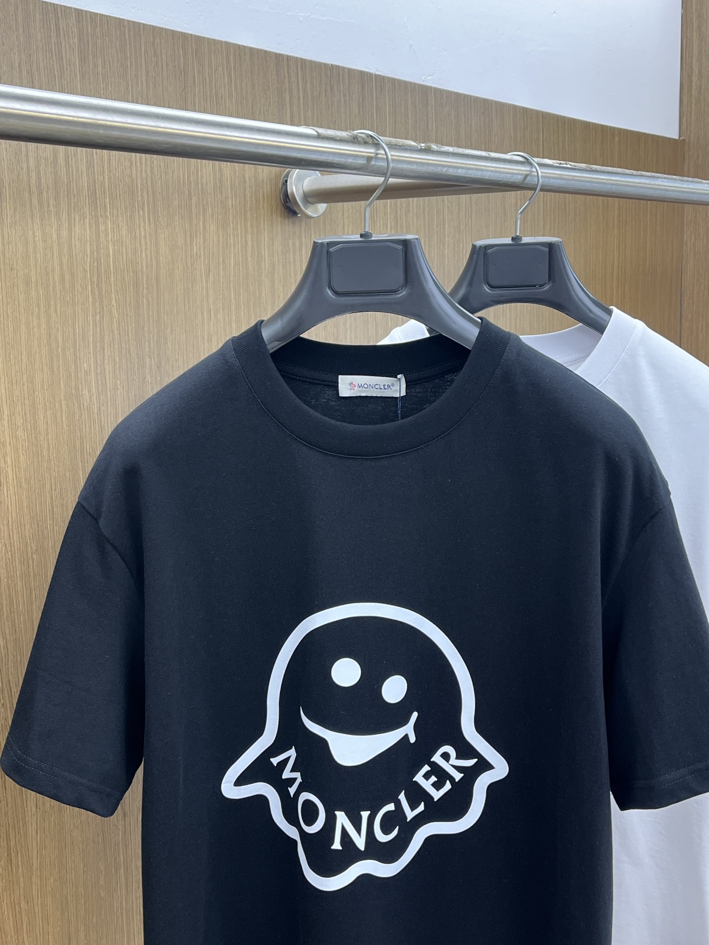 新品 Mon 🔥🔥春夏新款男女同款👫短袖圆领T恤，极具个性高级风，标志logo印花工艺设计！定制纯棉面料