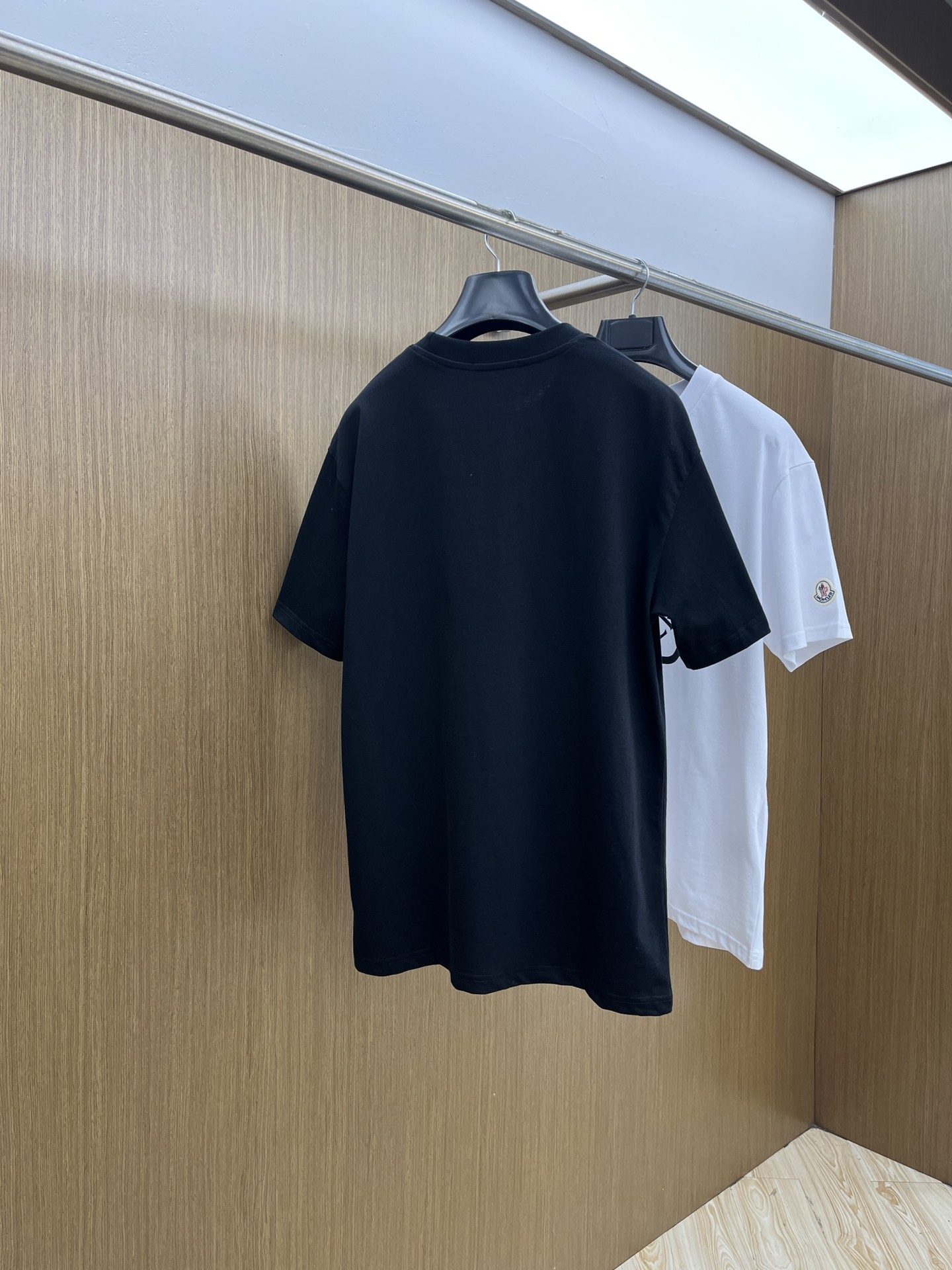 新品 Mon 🔥🔥春夏新款男女同款👫短袖圆领T恤，极具个性高级风，标志logo印花工艺设计！定制纯棉面料