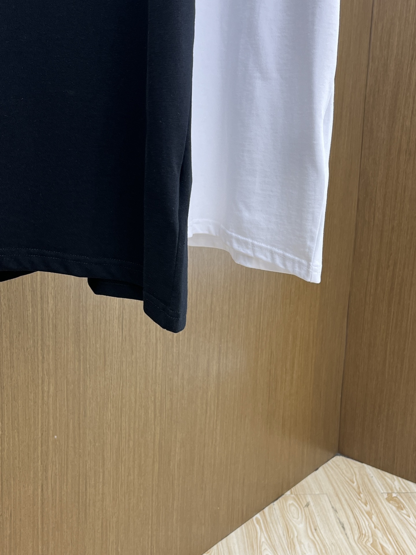 新品 Mon 🔥🔥春夏新款男女同款👫短袖圆领T恤，极具个性高级风，标志logo印花工艺设计！定制纯棉面料