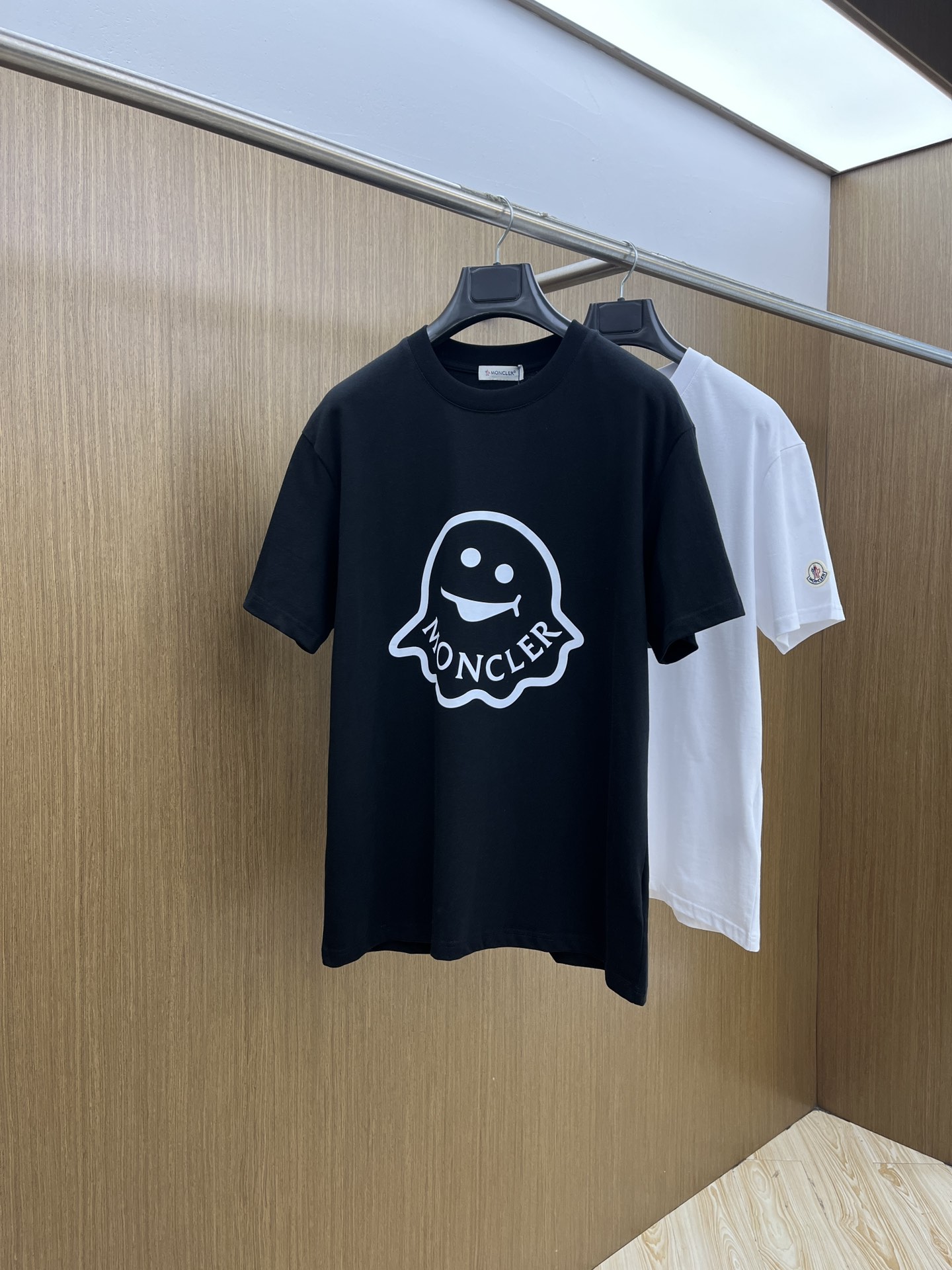 新品 Mon 🔥🔥春夏新款男女同款👫短袖圆领T恤，极具个性高级风，标志logo印花工艺设计！定制纯棉面料