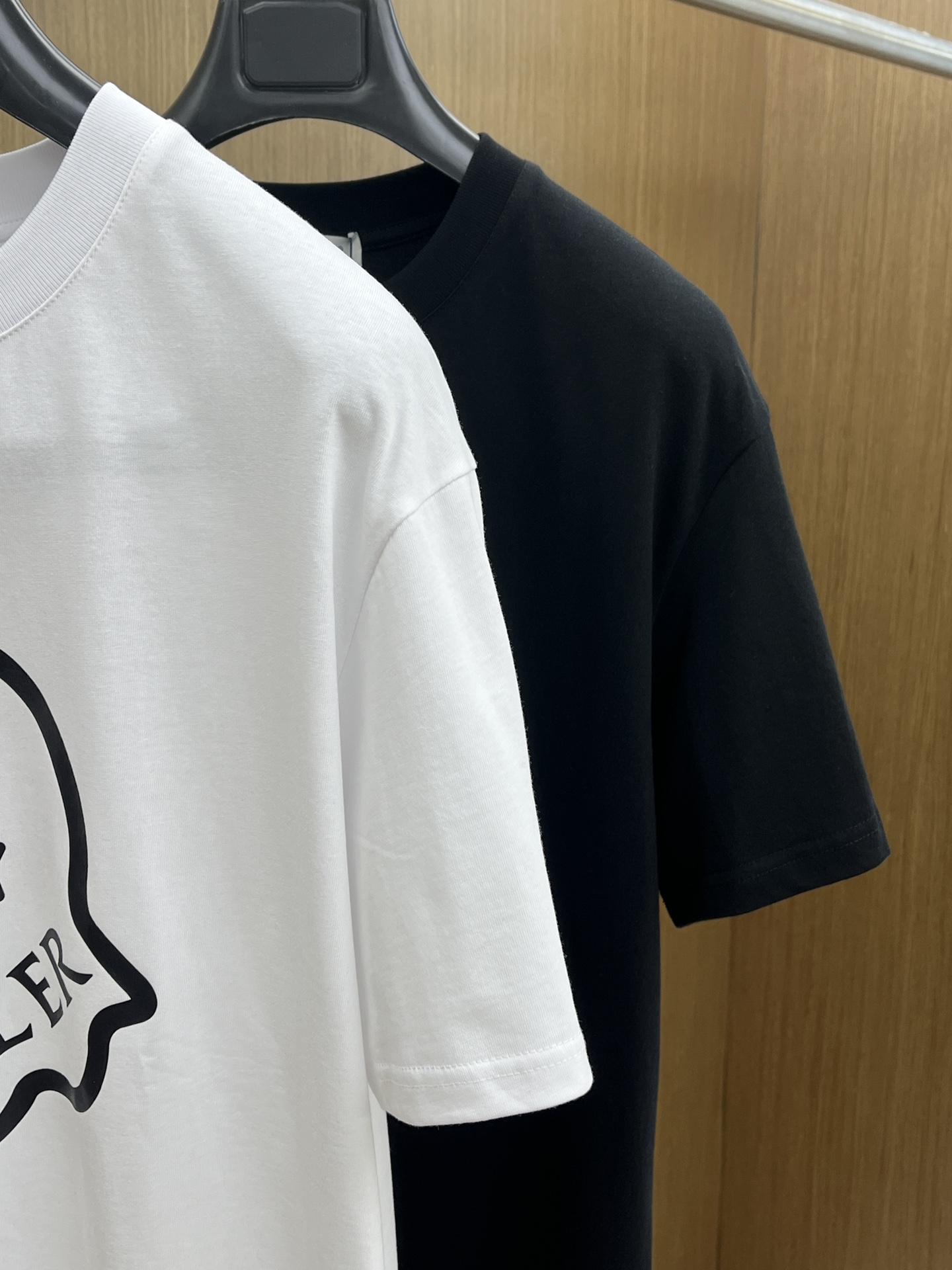 新品 Mon 🔥🔥春夏新款男女同款👫短袖圆领T恤，极具个性高级风，标志logo印花工艺设计！定制纯棉面料