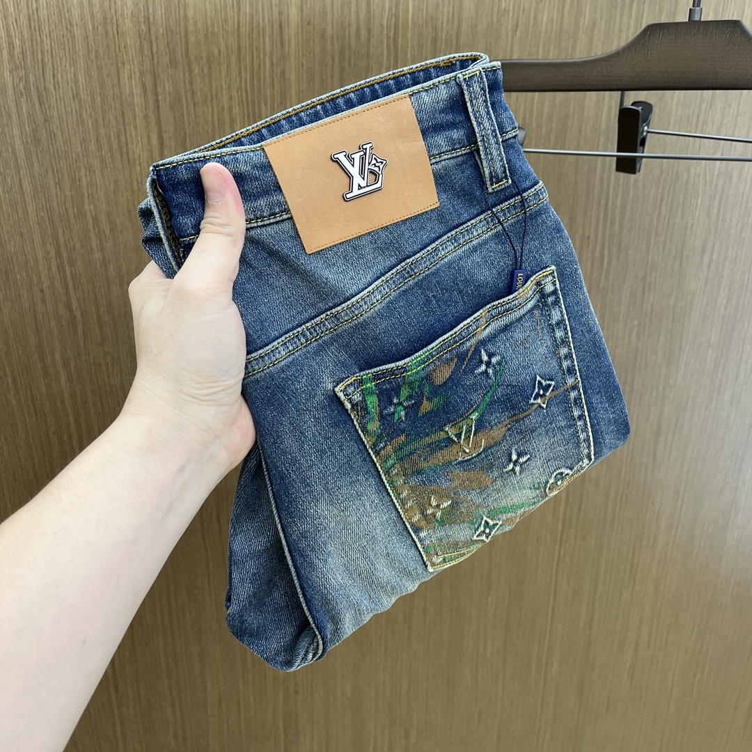 NO:460947,New LV high-end custom quality 25SS early autumn latest original single jeans available at the counter simultaneously Original customized reproduction Customer-supplied hardware accessories Original single quality Imported denim fabric heavy-duty washing FDL fine workmanship and excellent upper body, preferred single product SIZE: 29-38 35, louis vuitton, jeans, alexander wang19860909新款 LV 高端定制品质 25SS早秋最新款原单牛仔裤 柜台同步发售 原版定制复刻 客供五金辅料 原单品质 进口牛仔面料重工洗水 做工走线精细 fdl上身绝佳,优选单品 SIZE:29-38有35,,louis vuitton,jeans,alexander wang,Men's clothing