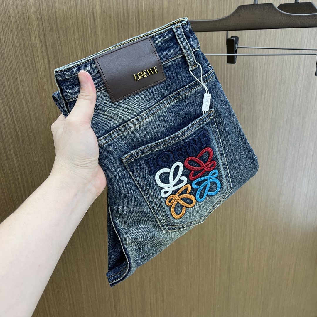 NO:460968,New LOE High-end custom quality 25SS early autumn latest original single jeans available at the counter simultaneously Original customized reproduction Customer-supplied hardware accessories Original single quality Imported denim fabric heavy-duty washing FDL fine workmanship and excellent upper body, preferred single product SIZE: 29-38 35, loewe, jeans, alexander wang19860909新款 LOE 高端定制品质 25SS早秋最新款原单牛仔裤 柜台同步发售 原版定制复刻 客供五金辅料 原单品质 进口牛仔面料重工洗水 做工走线精细 fdl上身绝佳,优选单品 SIZE:29-38有35,,loewe,jeans,alexander wang,Men's clothing