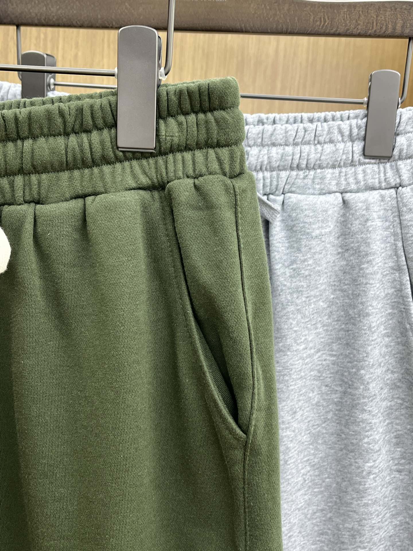 新品 Mon 🔥🔥新款休闲短裤～定制卫衣毛圈棉面料，柔软舒适亲肤感极佳，吸汗透气！品牌标志性刺绣LOGO