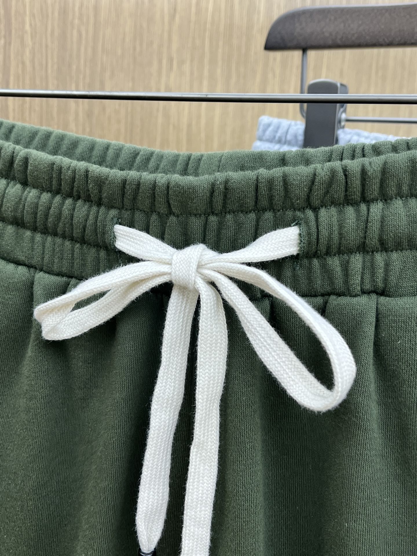 新品 Mon 🔥🔥新款休闲短裤～定制卫衣毛圈棉面料，柔软舒适亲肤感极佳，吸汗透气！品牌标志性刺绣LOGO