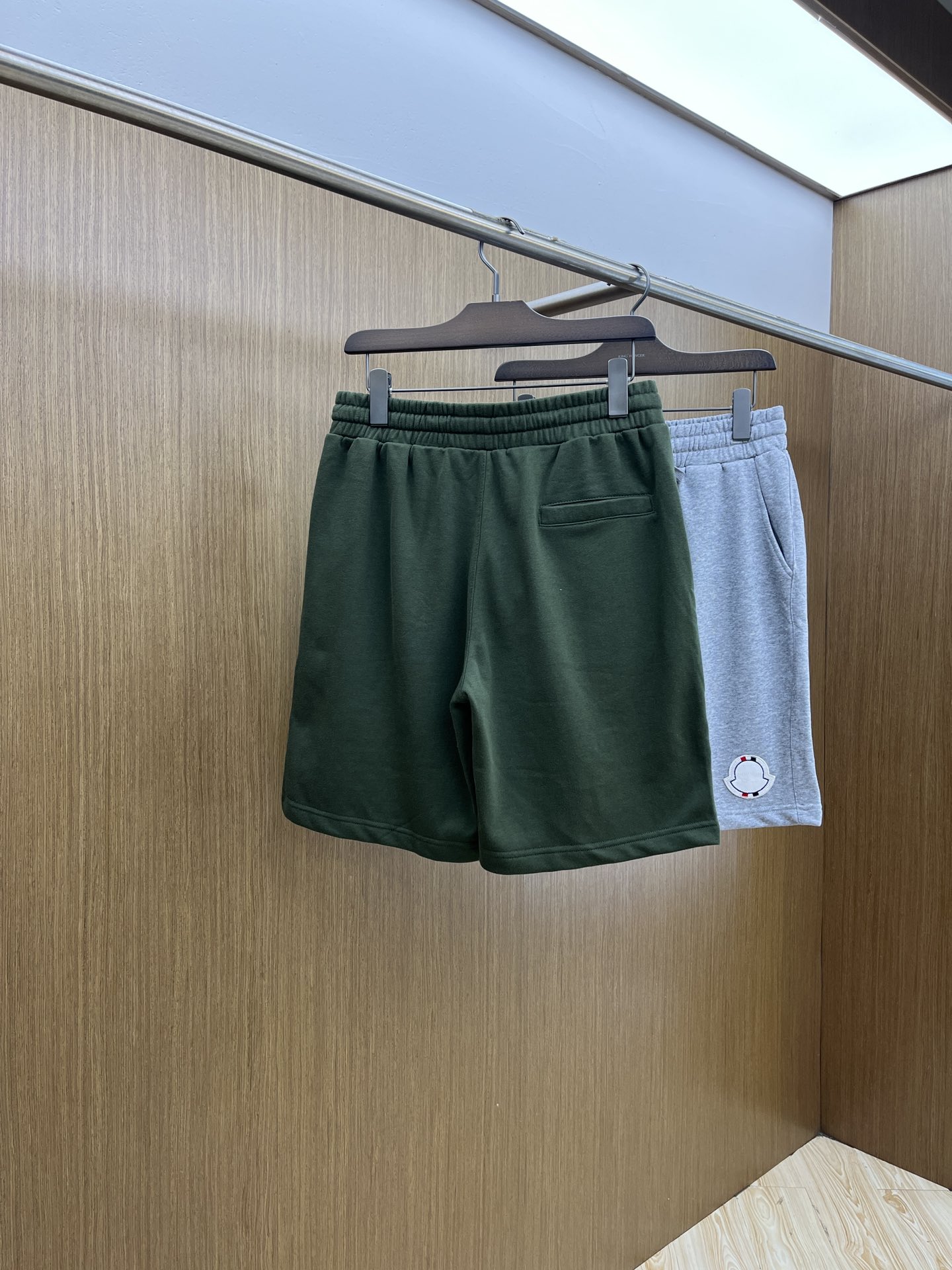 新品 Mon 🔥🔥新款休闲短裤～定制卫衣毛圈棉面料，柔软舒适亲肤感极佳，吸汗透气！品牌标志性刺绣LOGO