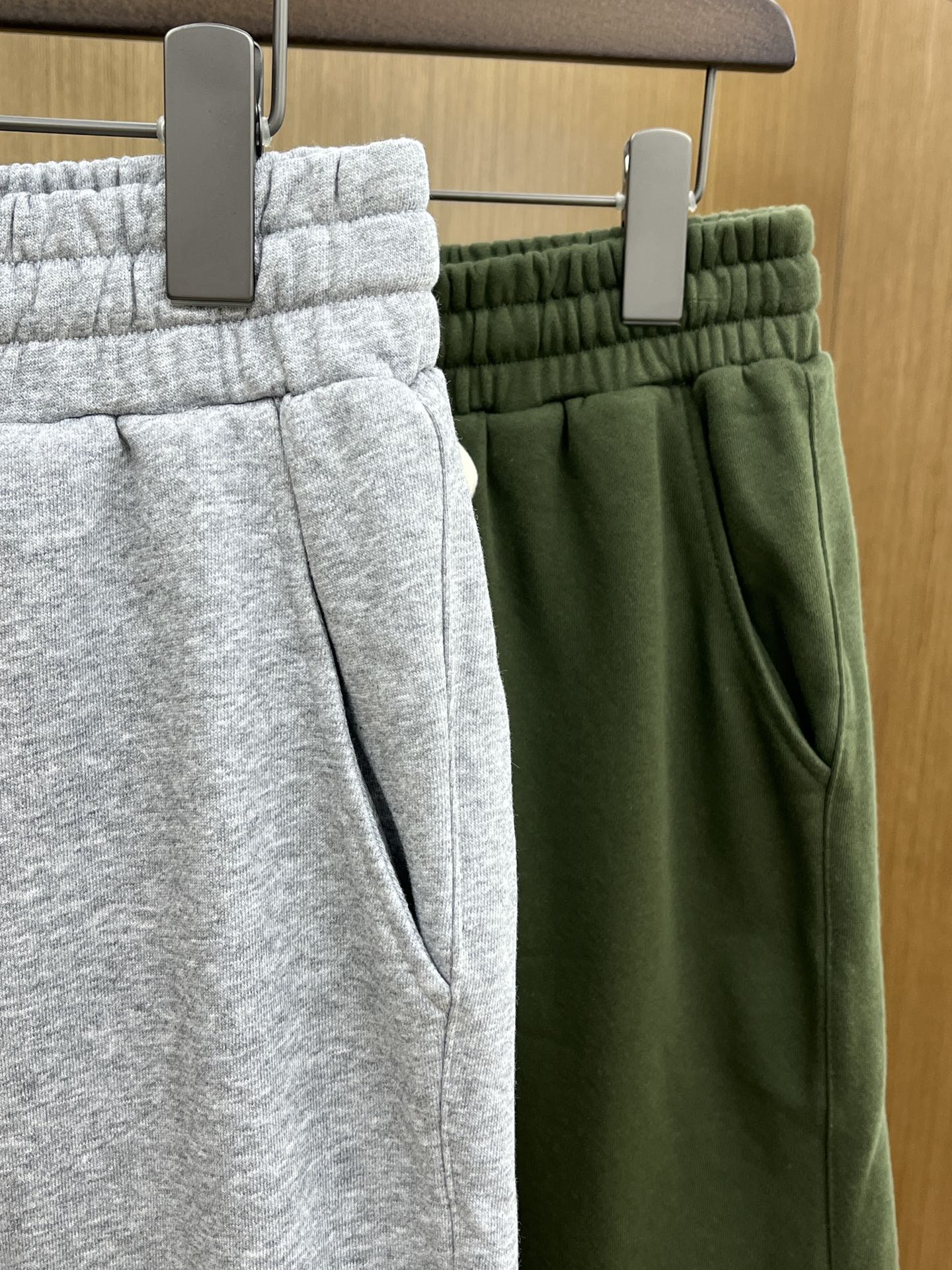 新品 Mon 🔥🔥新款休闲短裤～定制卫衣毛圈棉面料，柔软舒适亲肤感极佳，吸汗透气！品牌标志性刺绣LOGO