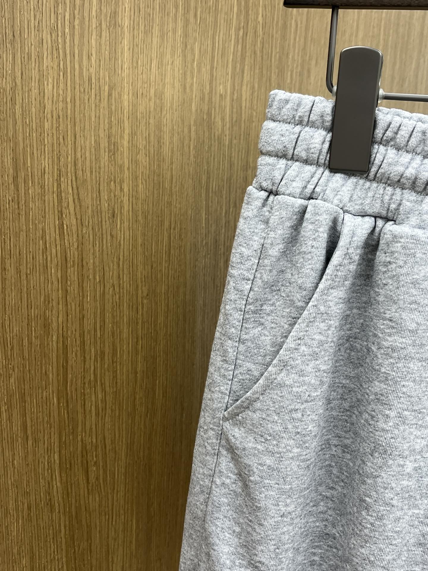 新品 Mon 🔥🔥新款休闲短裤～定制卫衣毛圈棉面料，柔软舒适亲肤感极佳，吸汗透气！品牌标志性刺绣LOGO