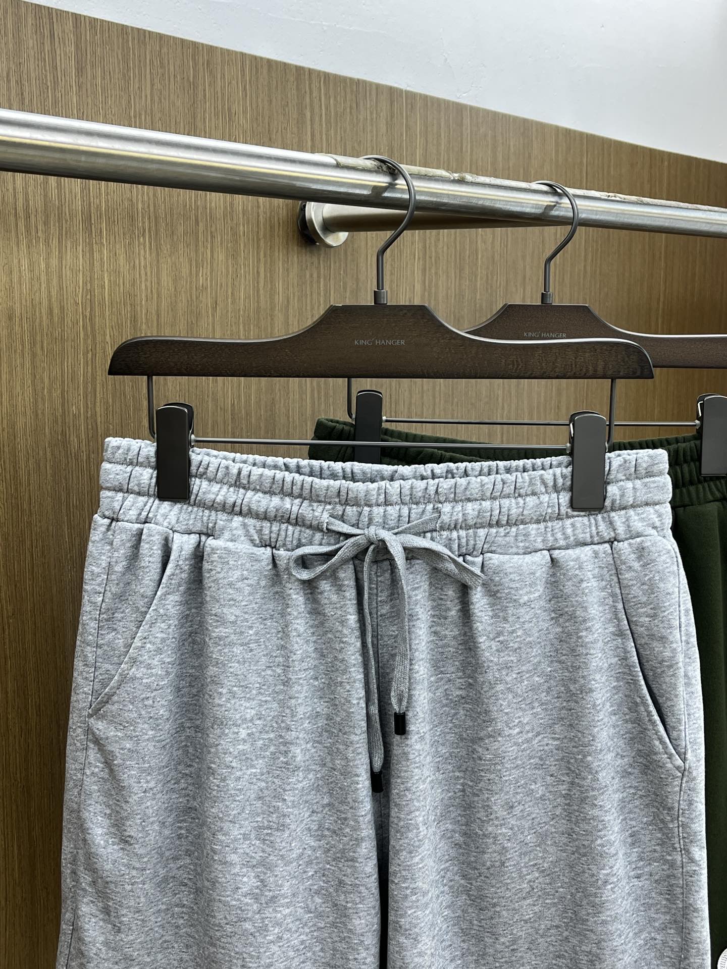 新品 Mon 🔥🔥新款休闲短裤～定制卫衣毛圈棉面料，柔软舒适亲肤感极佳，吸汗透气！品牌标志性刺绣LOGO