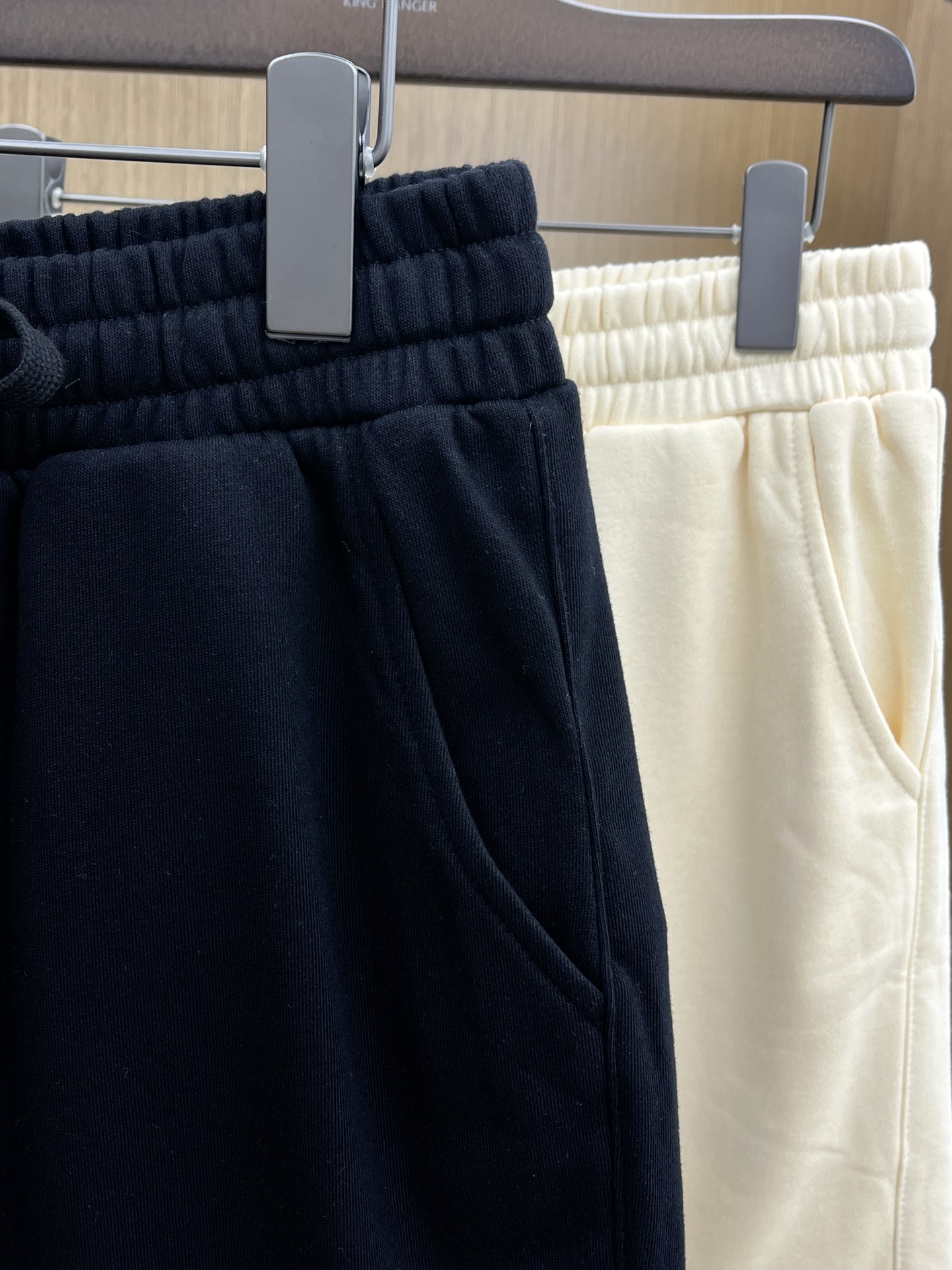 新品 Mon 🔥🔥新款休闲短裤～定制卫衣毛圈棉面料，柔软舒适亲肤感极佳，吸汗透气！品牌标志性刺绣LOGO