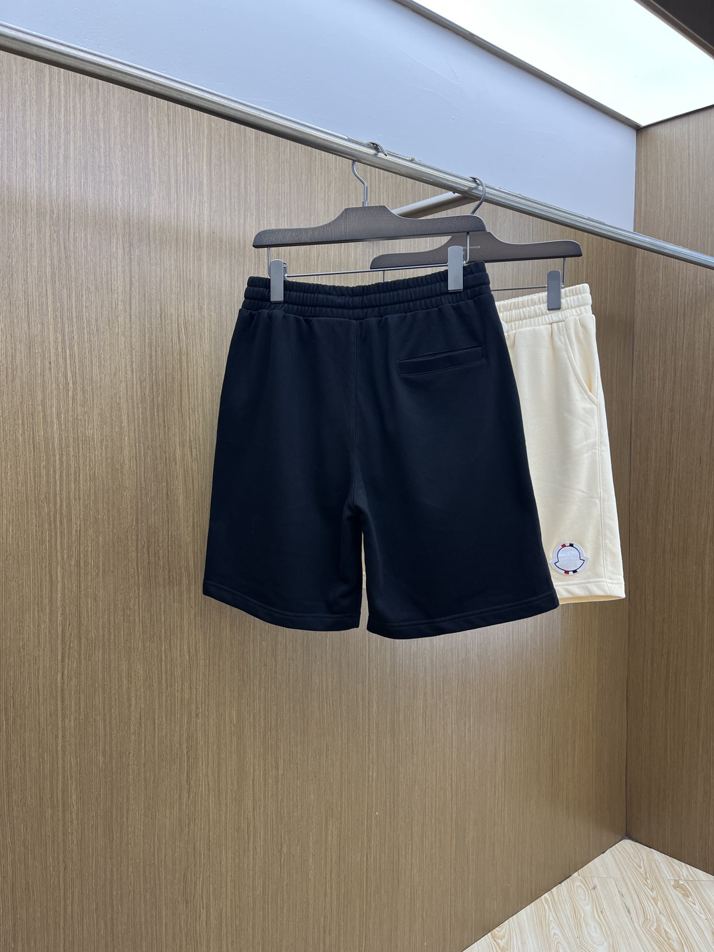 新品 Mon 🔥🔥新款休闲短裤～定制卫衣毛圈棉面料，柔软舒适亲肤感极佳，吸汗透气！品牌标志性刺绣LOGO