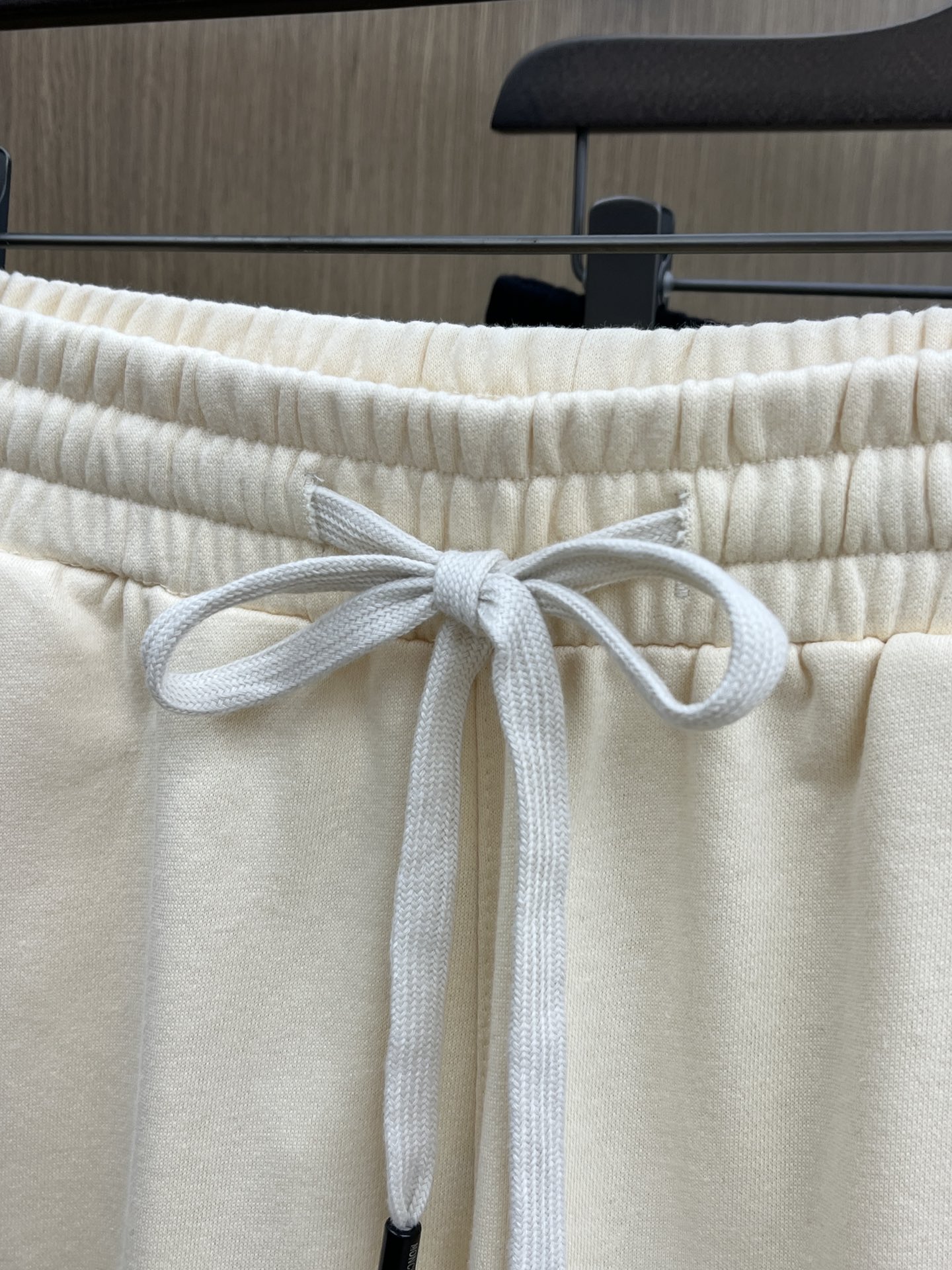 新品 Mon 🔥🔥新款休闲短裤～定制卫衣毛圈棉面料，柔软舒适亲肤感极佳，吸汗透气！品牌标志性刺绣LOGO