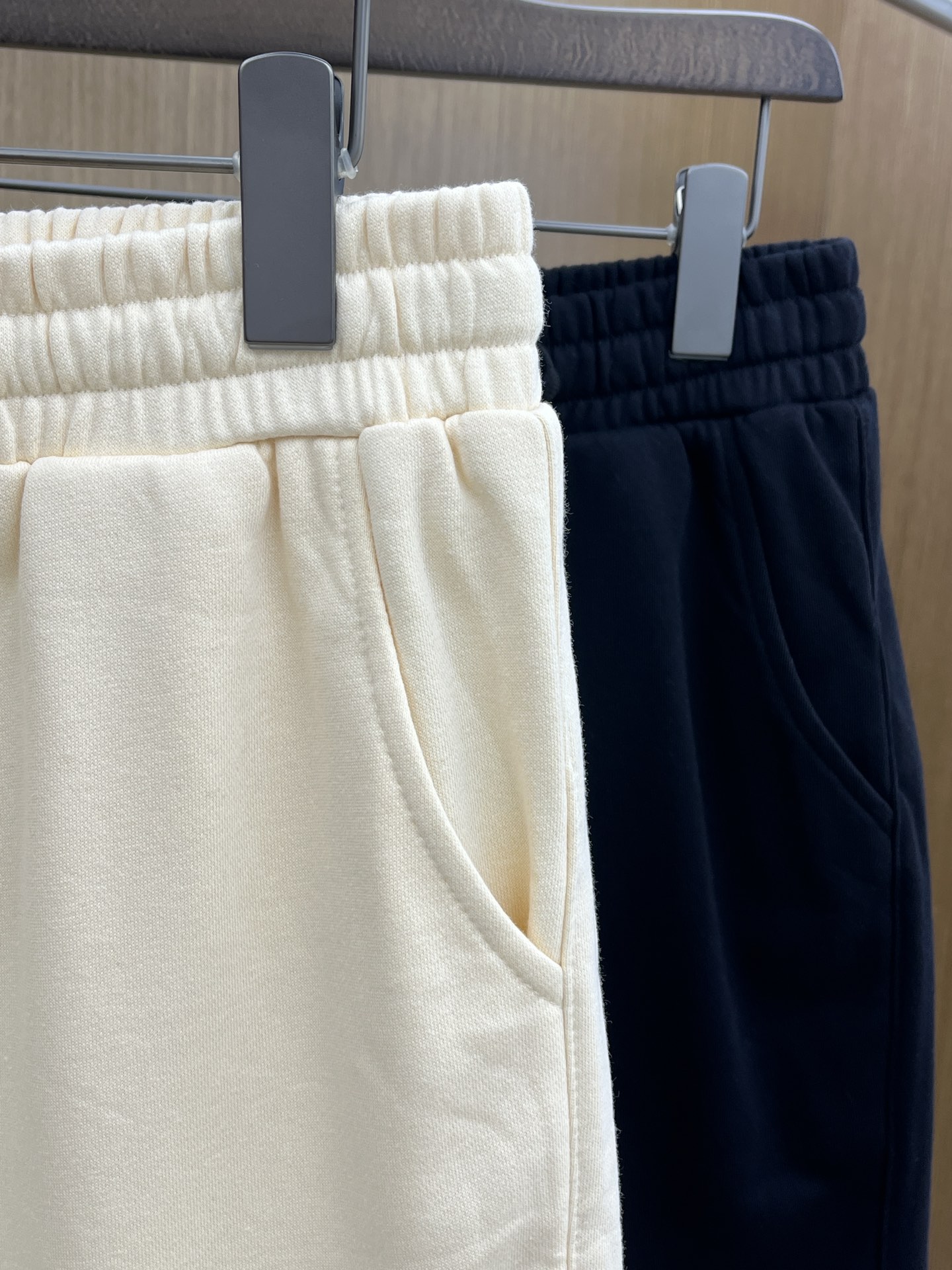 新品 Mon 🔥🔥新款休闲短裤～定制卫衣毛圈棉面料，柔软舒适亲肤感极佳，吸汗透气！品牌标志性刺绣LOGO