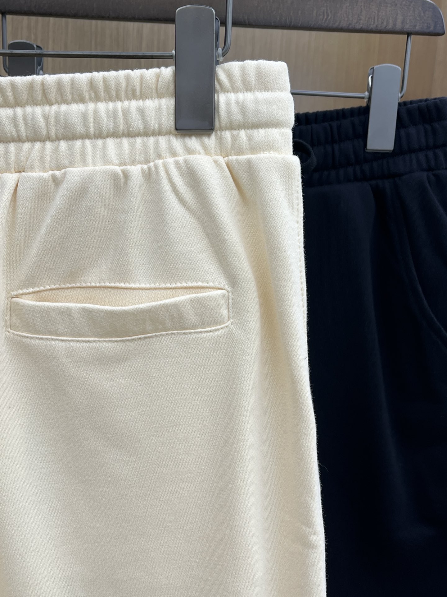 新品 Mon 🔥🔥新款休闲短裤～定制卫衣毛圈棉面料，柔软舒适亲肤感极佳，吸汗透气！品牌标志性刺绣LOGO