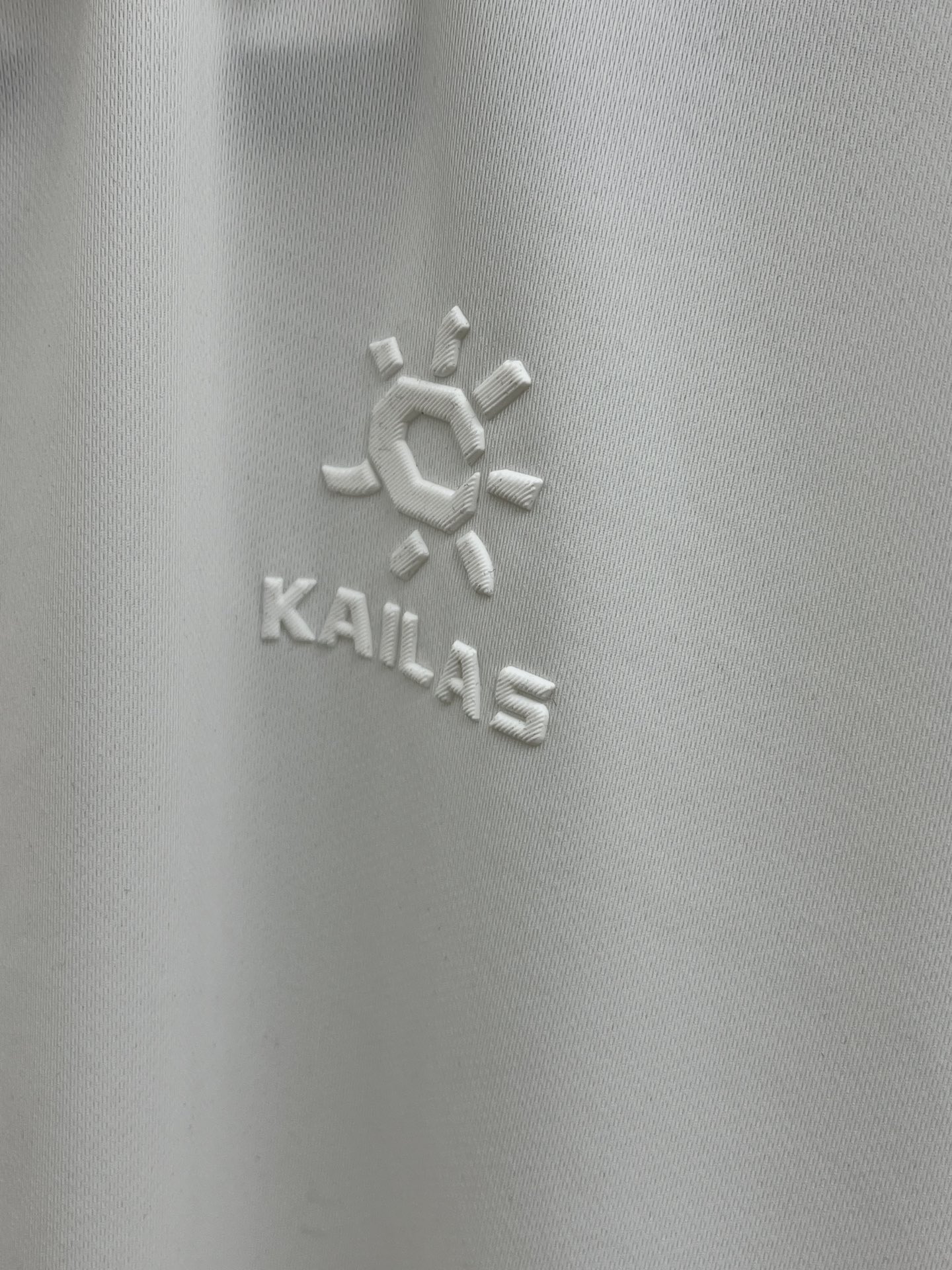 新品 Kai 🔥🔥春夏新品细纹珠地商务Polo，极简的衣身造型！
顶级针织棉质混纺质地 整体的触感极为舒