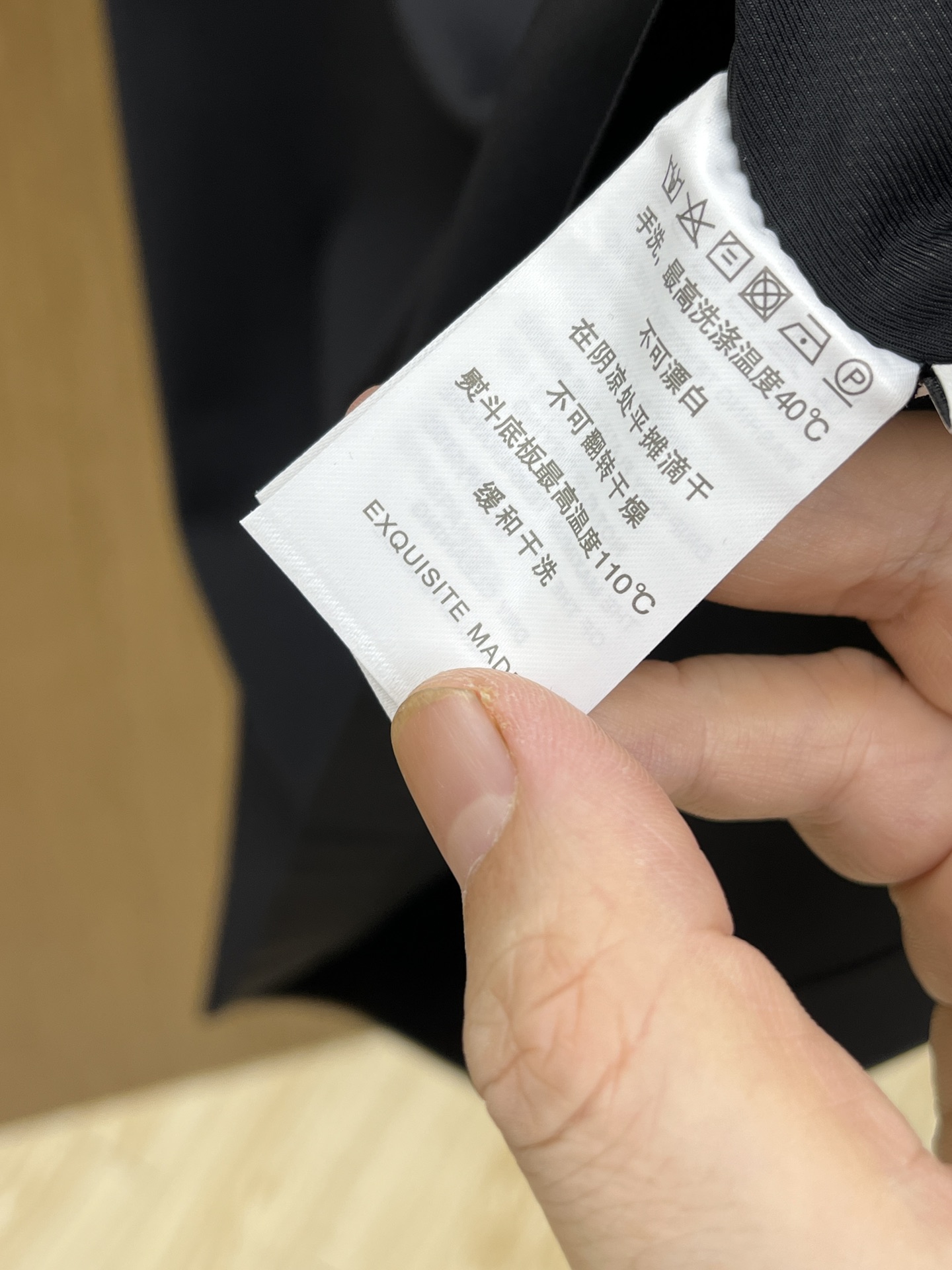 新品 Kai 🔥🔥春夏新品细纹珠地商务Polo，极简的衣身造型！
顶级针织棉质混纺质地 整体的触感极为舒