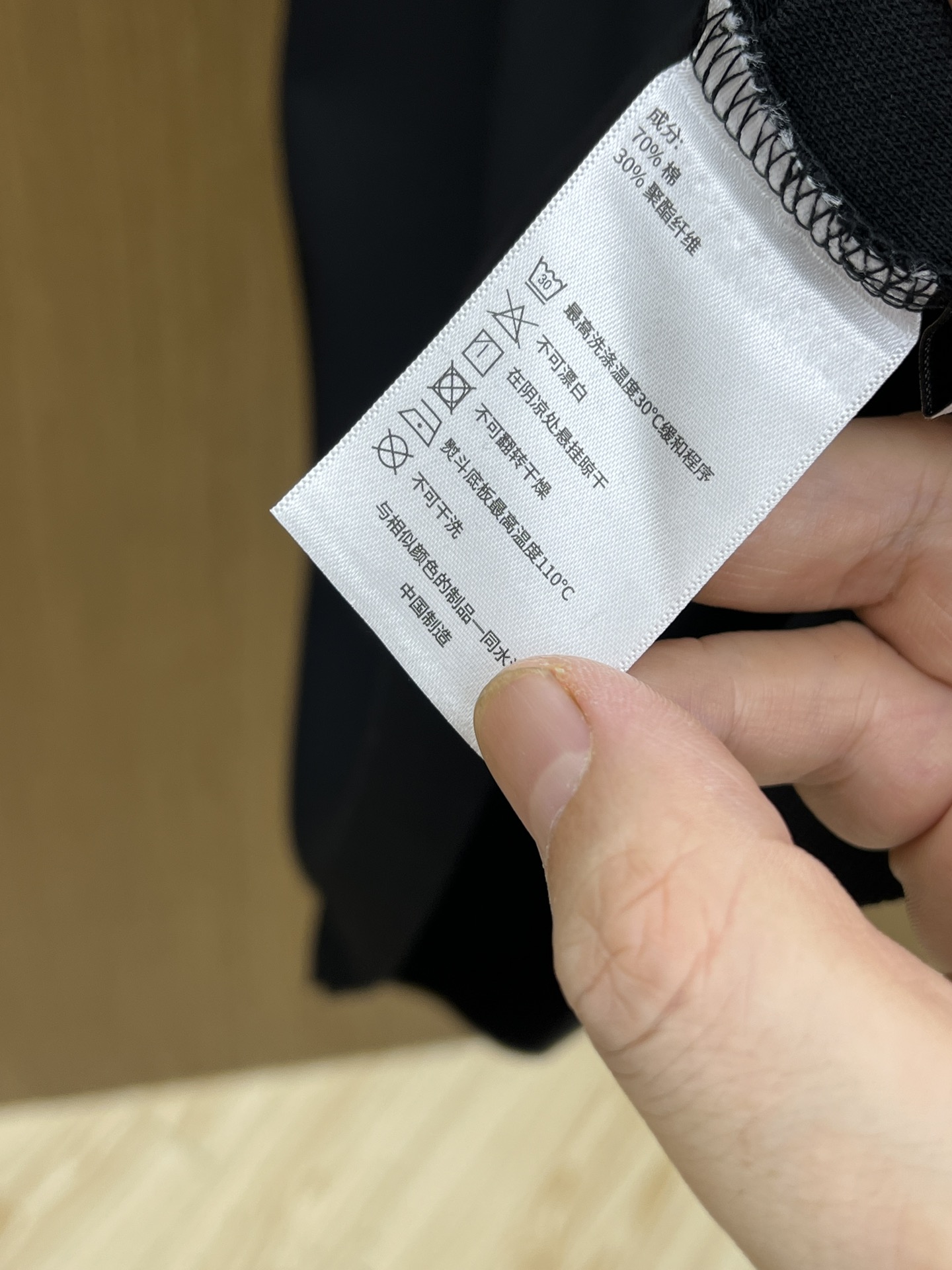 新品 PD 🔥🔥春夏新品细纹珠地商务Polo，极简的衣身造型！
顶级针织棉质混纺质地 整体的触感极为舒适
